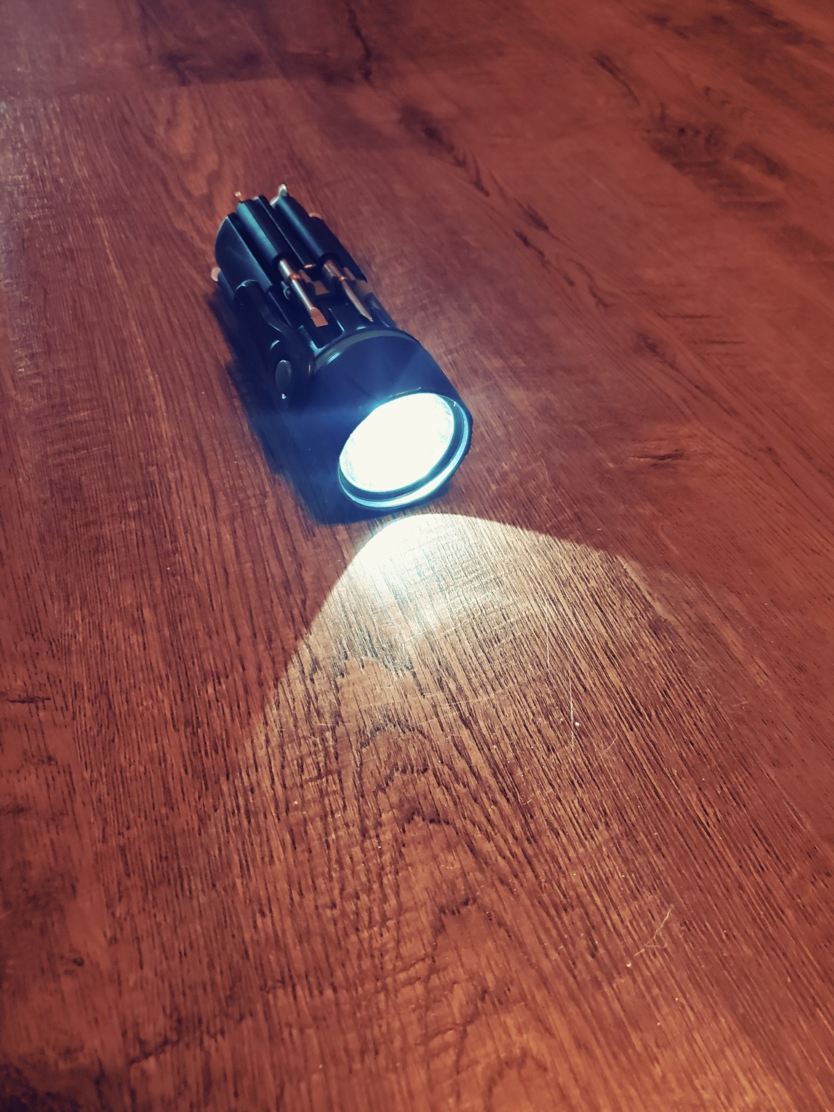 Mobil 1 Promo Multi-Tool Leed’s 1430-28BK Led Light Multiple Drivers Light Works