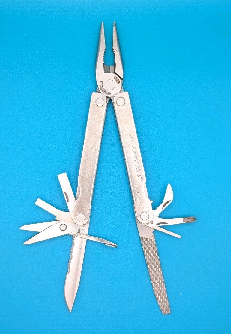 Leatherman PST 2 Multi Tool! 07/03 date stamp! Fast Shipping! With Sheath!