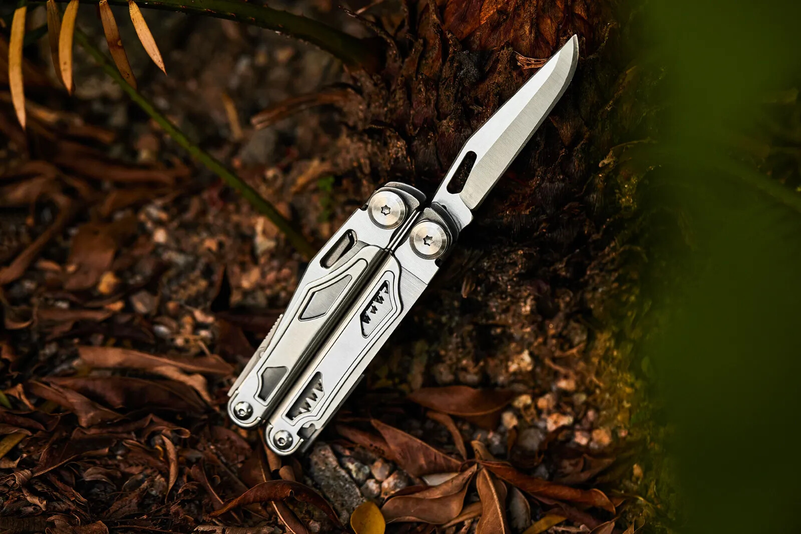 Military Multi Tool Army Survival Multifunction Tool All Purpose Folding Knife