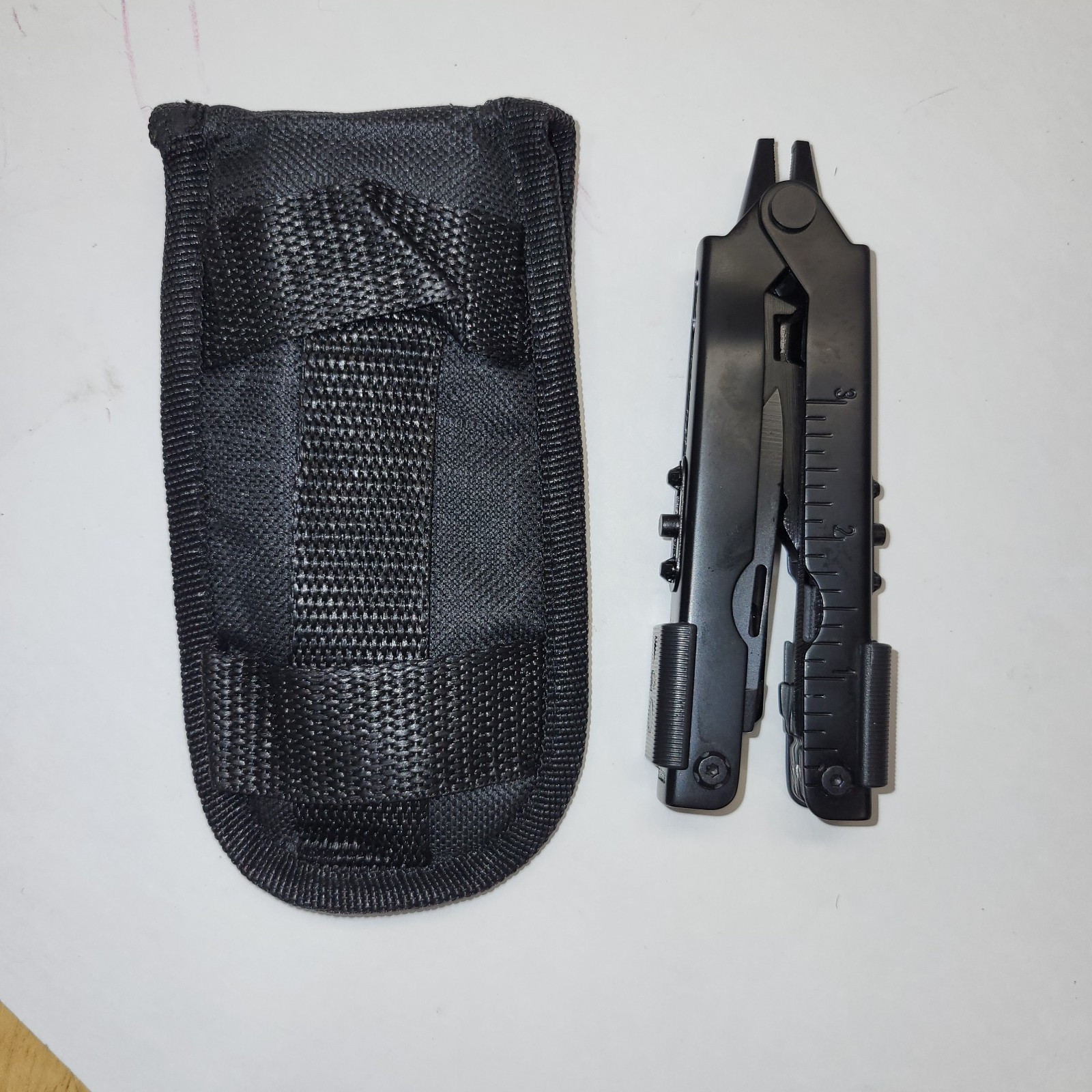 Multi tool 10 Tool Pliers Knife Screwdrivers Bottle Opener File Measure + Case