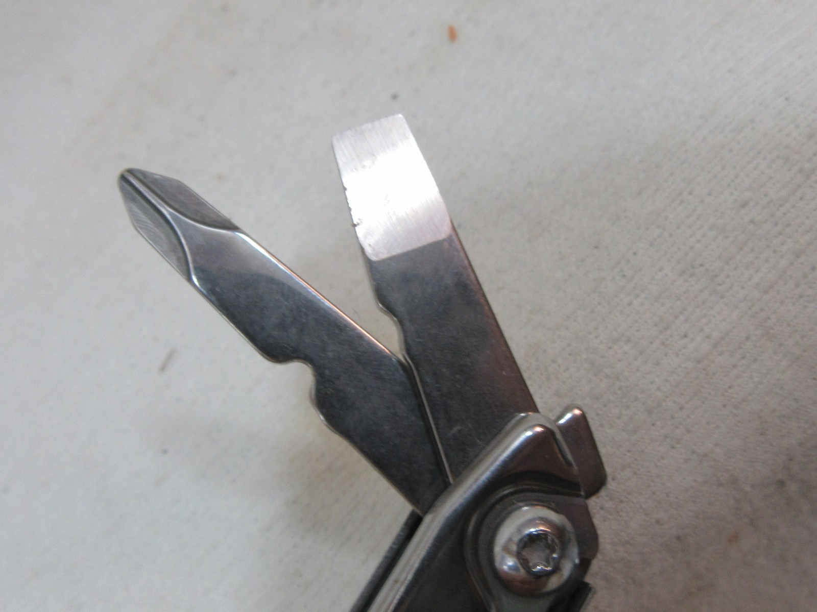 Leatherman Rev Multi‑Tool – Stainless Steel w/ Pocket Clip