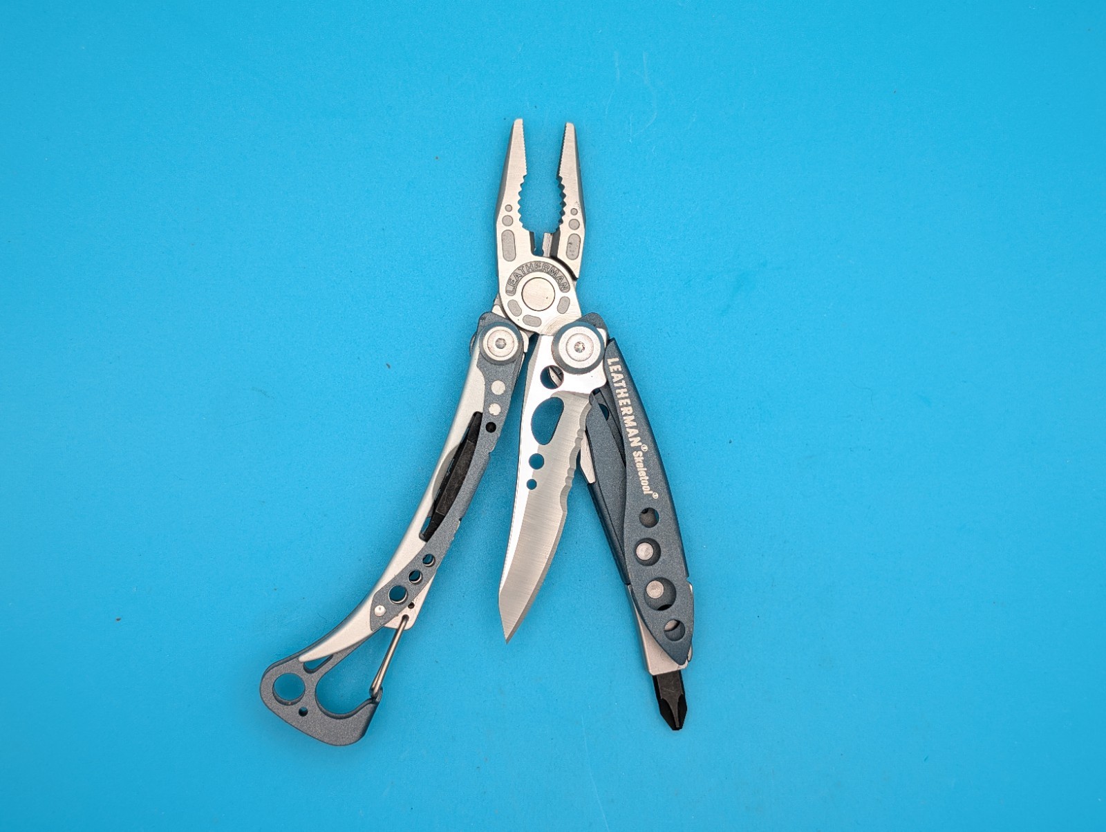 Leatherman Skeletool Multitool Combo Edge Knife! NAVY BLUE! WITH SHEATH!