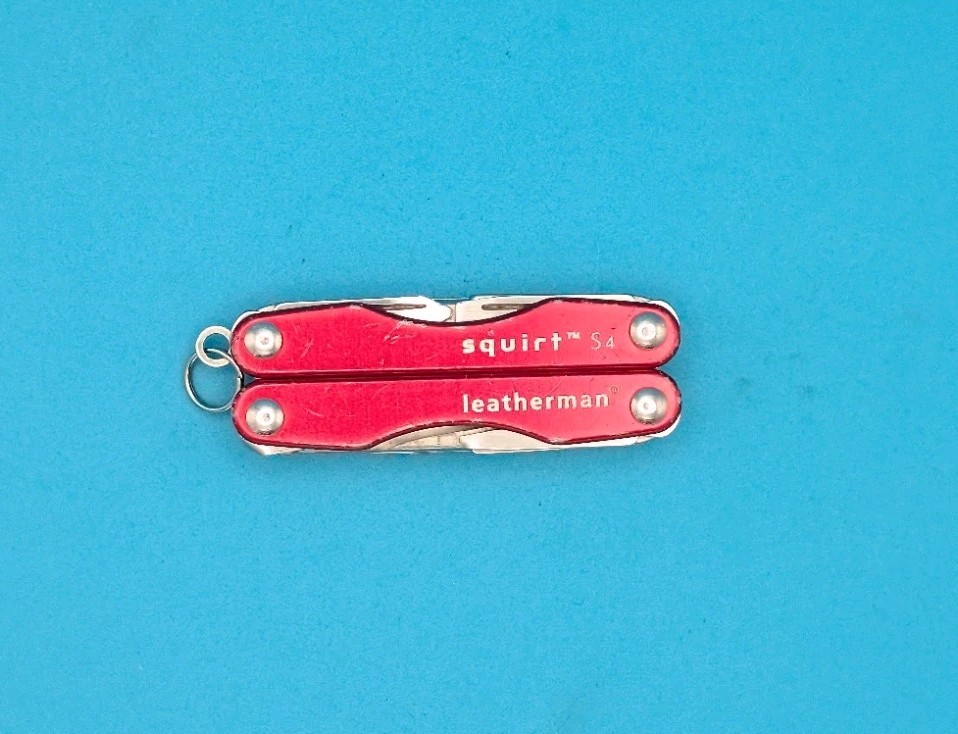 Leatherman “Squirt S4” Stainless Steel Multi Tool – RED!
