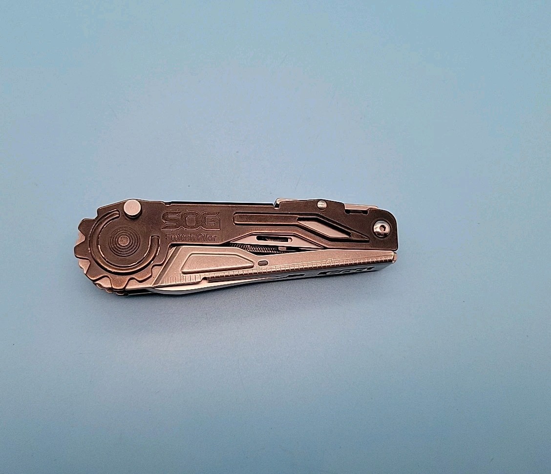 SOG Switchplier 2.0 Multi-Tool w/ One-Hand Plier Deploy – Knife, File