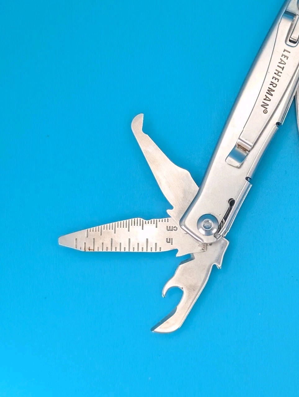 Leatherman Rev 3.8″ Multi-Tool, Stainless! *SOME RUST ON ITEM*