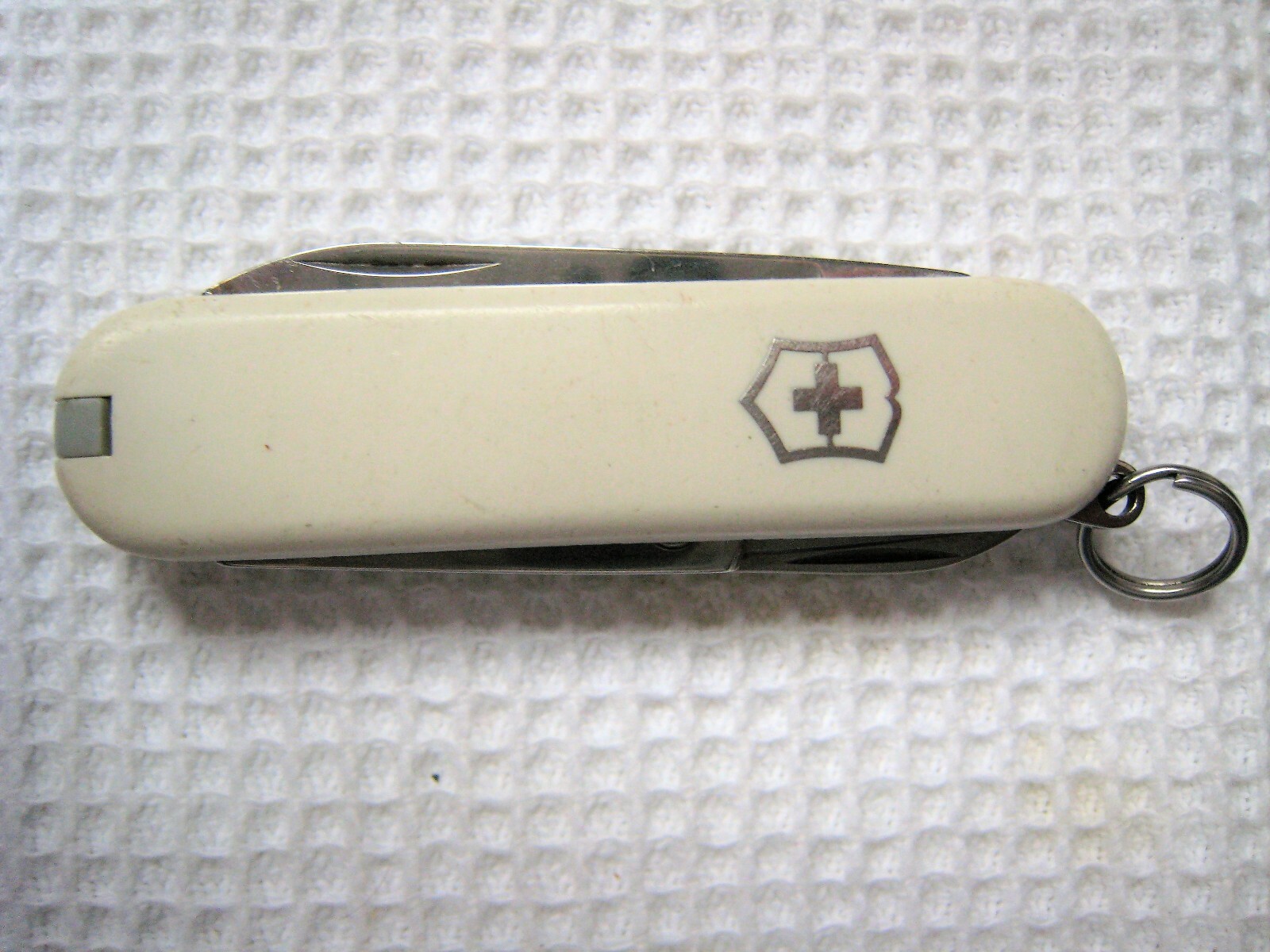 SWISS ARMY POCKET KNIFE VICTORINOX CLASSIC SD MINI MINIATURE SMALL TINY KEYCHAIN