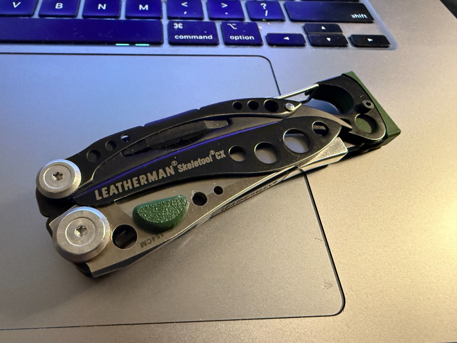 Hammer Head & Thumb Stud Upgrade for Leatherman Skeletool – Glow-in-the-Dark