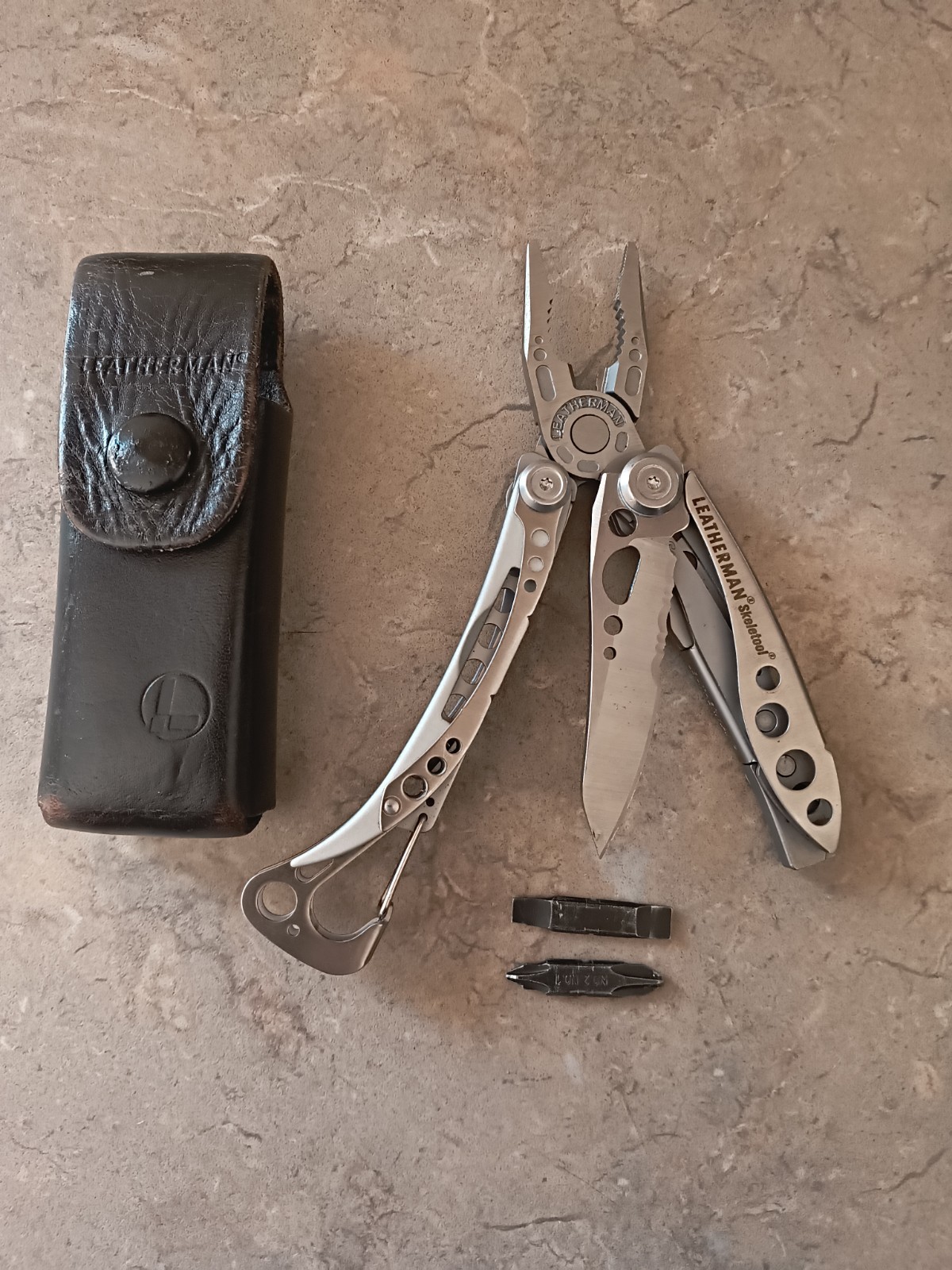 Leatherman Skeletool Multi-Tool Stainless 830845/Leather Sheath