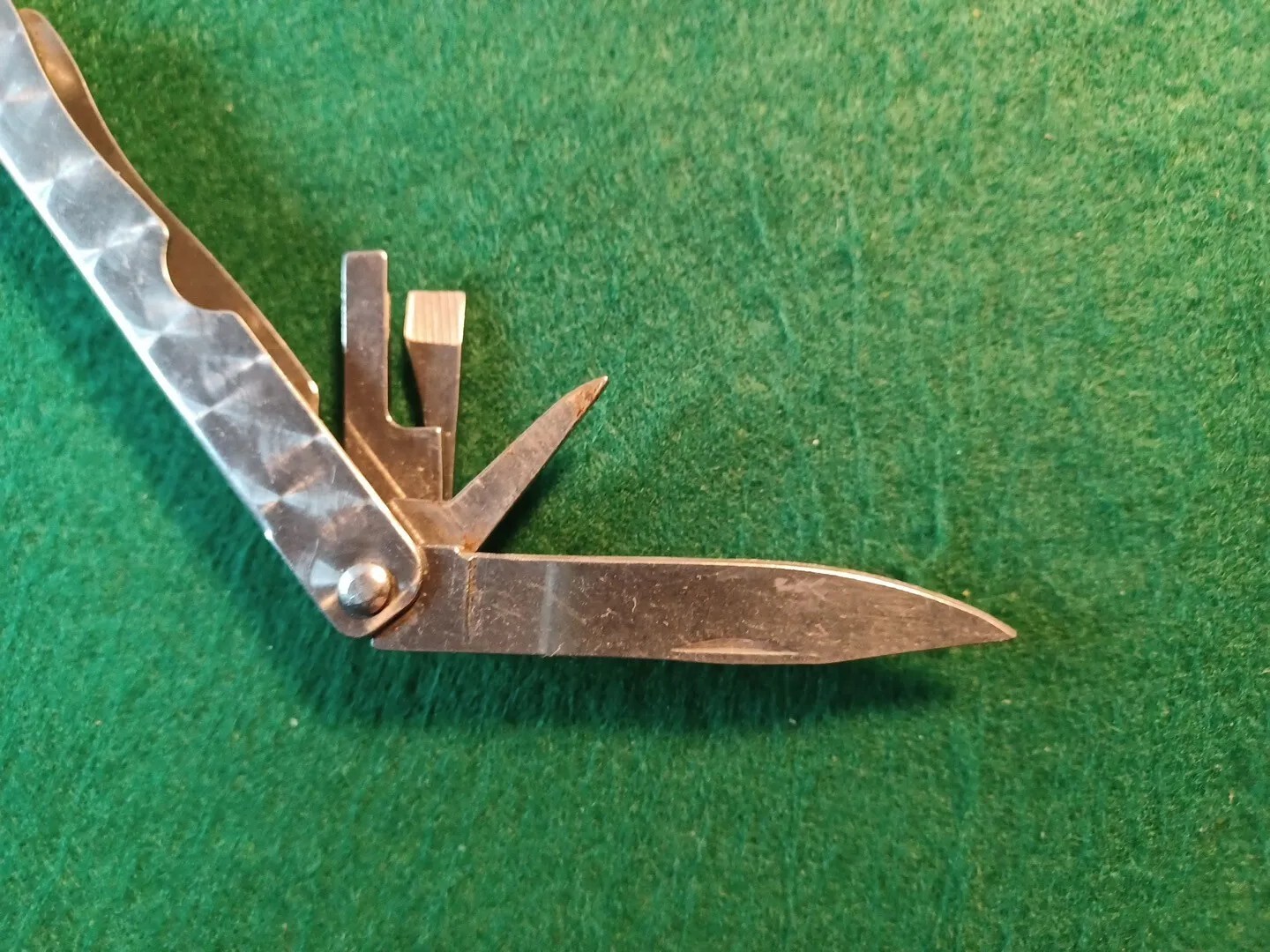 Sheffield no: 12000, 12 In 1 Multi tool
