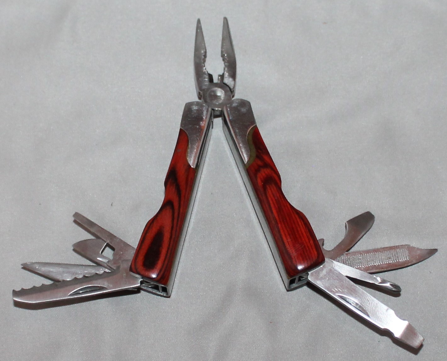 NICE COMPACT POCKET FOLDING MULTI TOOL