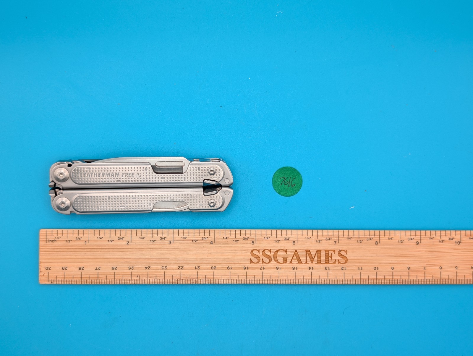 Leatherman FREE P2 Stainless Multi-Tool! WITH SHEATH!