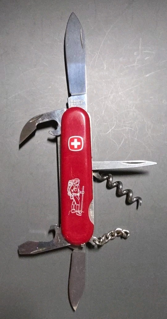 Vintage – Wenger Delemont Hiker Swiss Army Knife