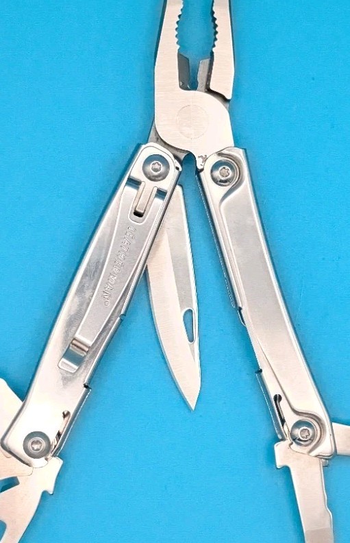 Leatherman Rev 3.8″ Multi-Tool, Stainless! With Sheath!