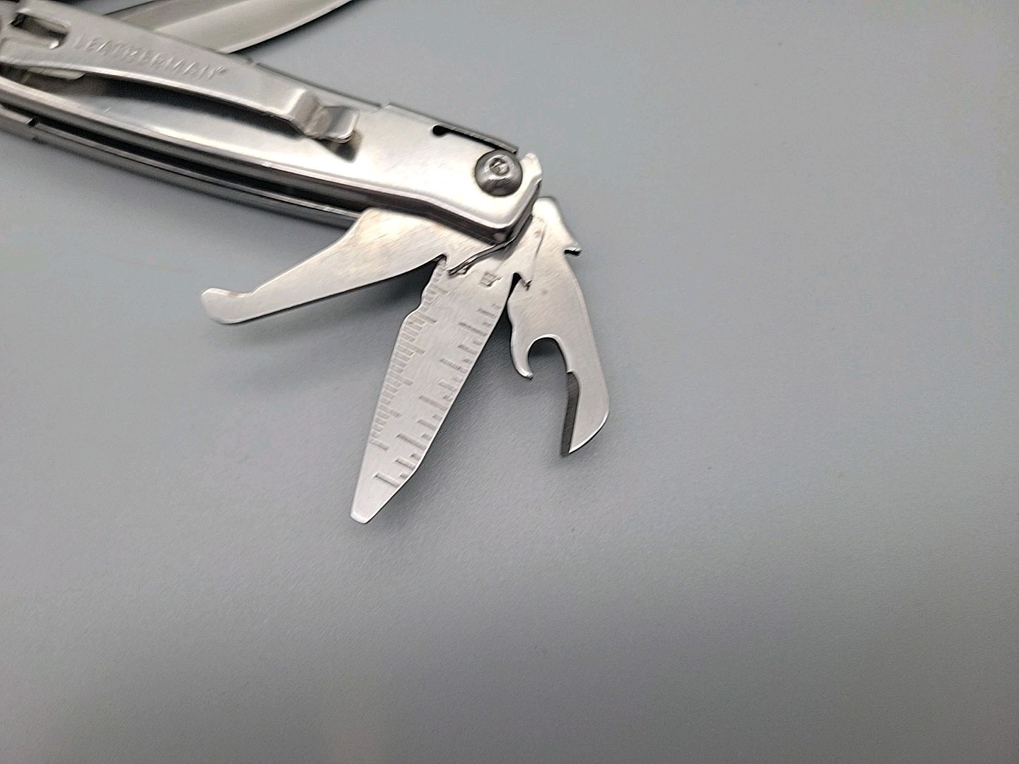 Leatherman Rev Multi-Tool – Pliers, Knife, Screwdrivers, Can Opener, File