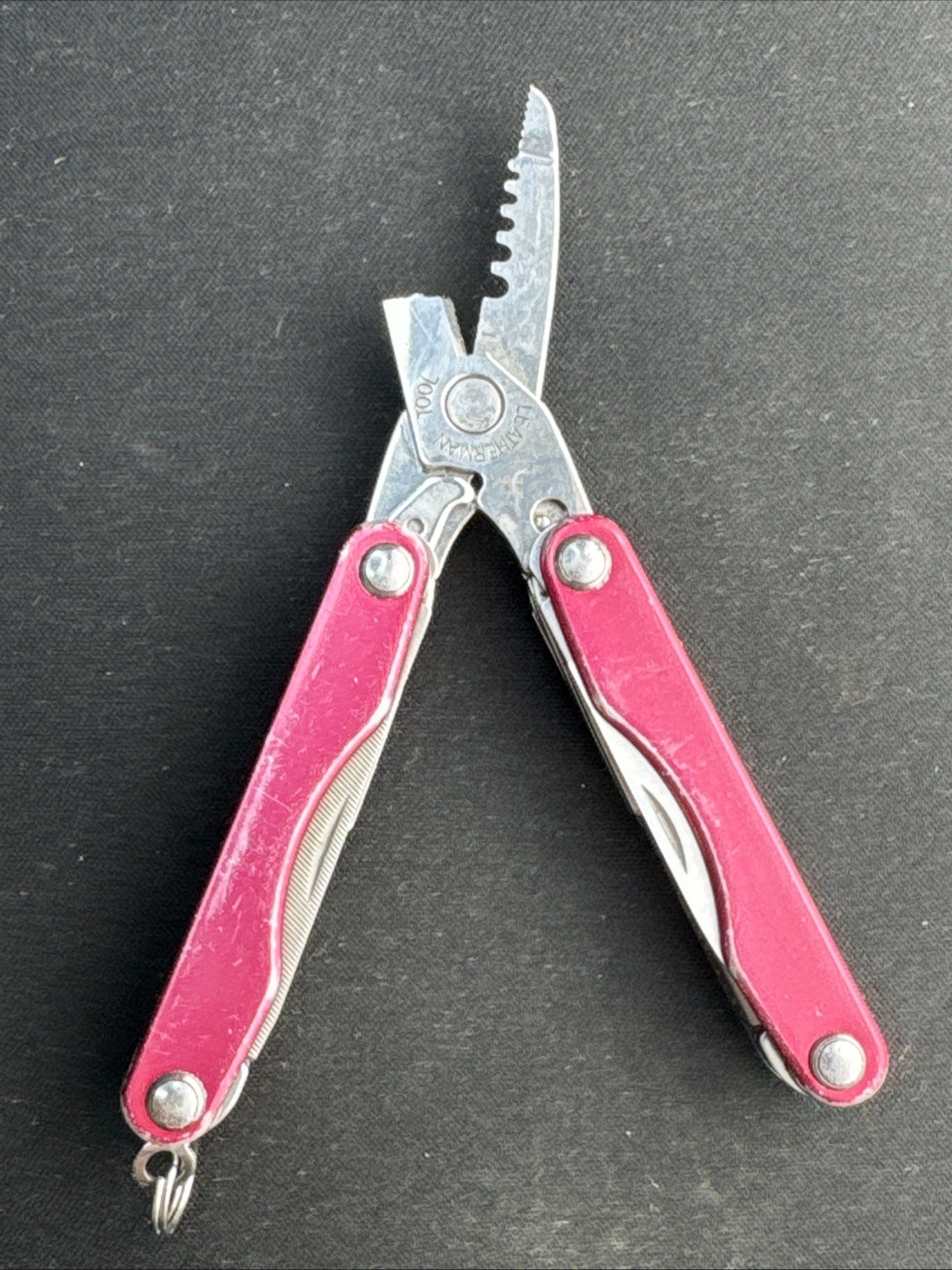 Leatherman Squirt E4 Multi-Tool w/Wire Strippers Radioshack – Parts/Repair