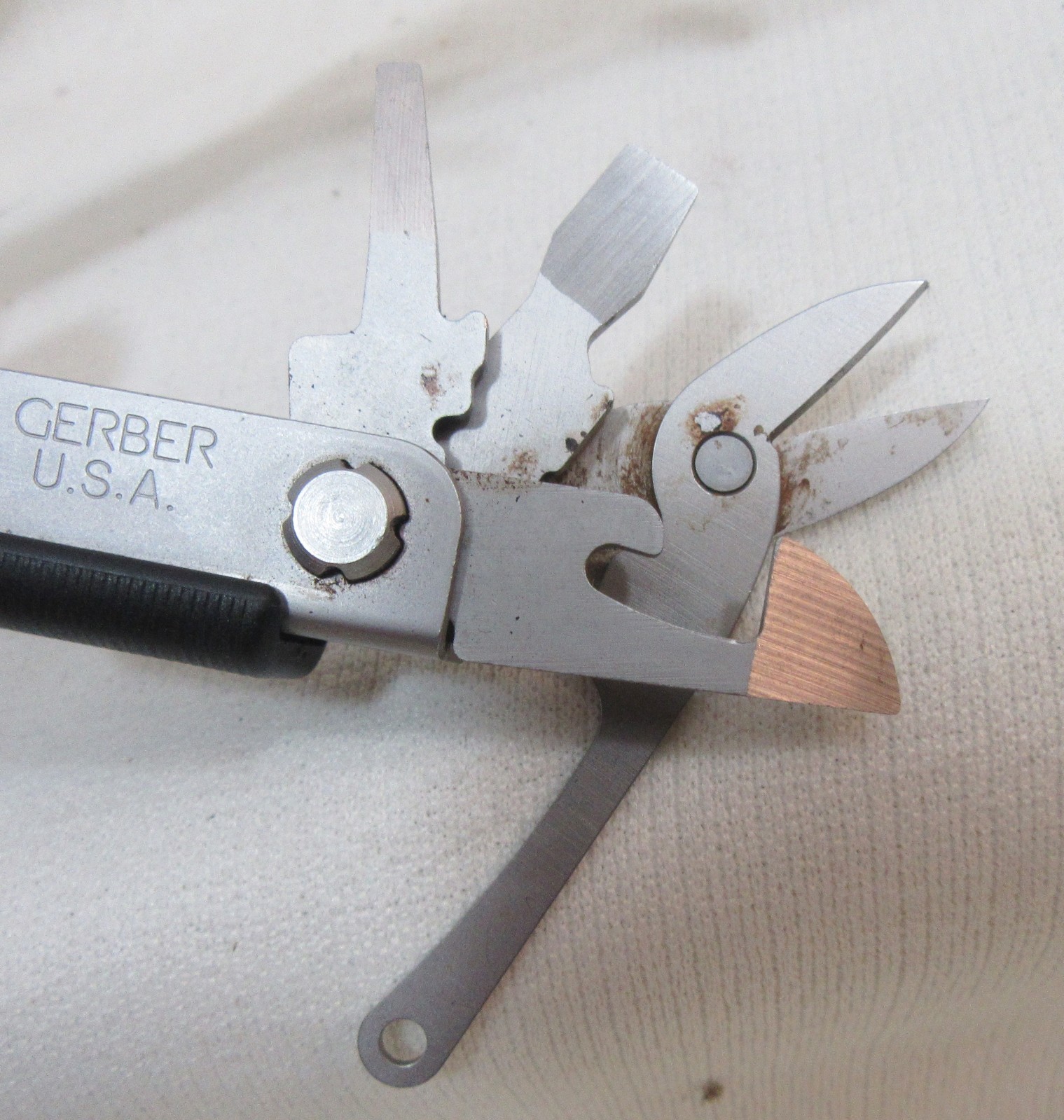 Gerber MP400 Compact Sport Multi-Tool with Sheath – Silver