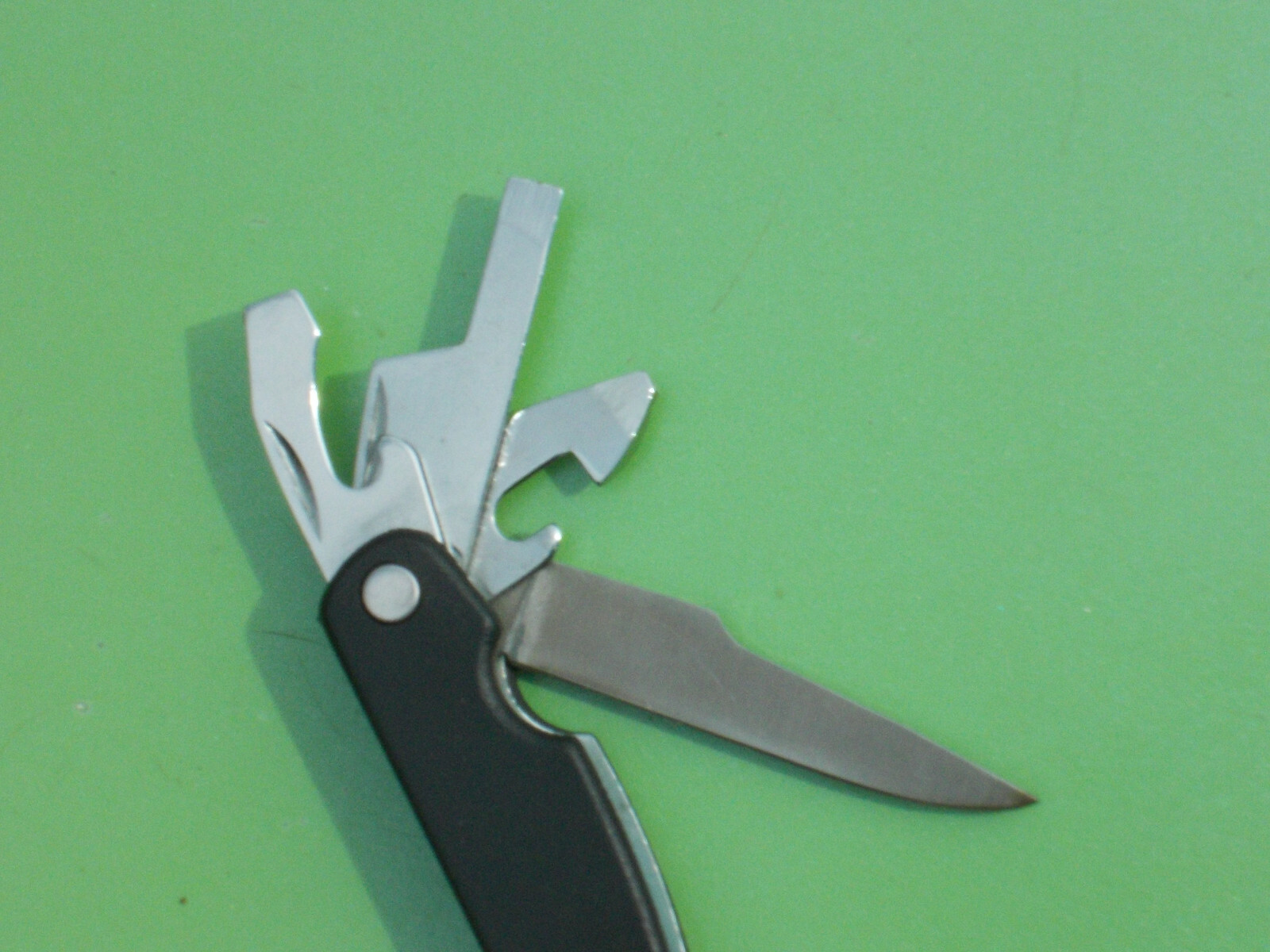 HANDYMAN CLUB OF AMERICA FOLDING KNIFE 9 MULTI TOOL PLIERS WIRE STRIPPERS SAW