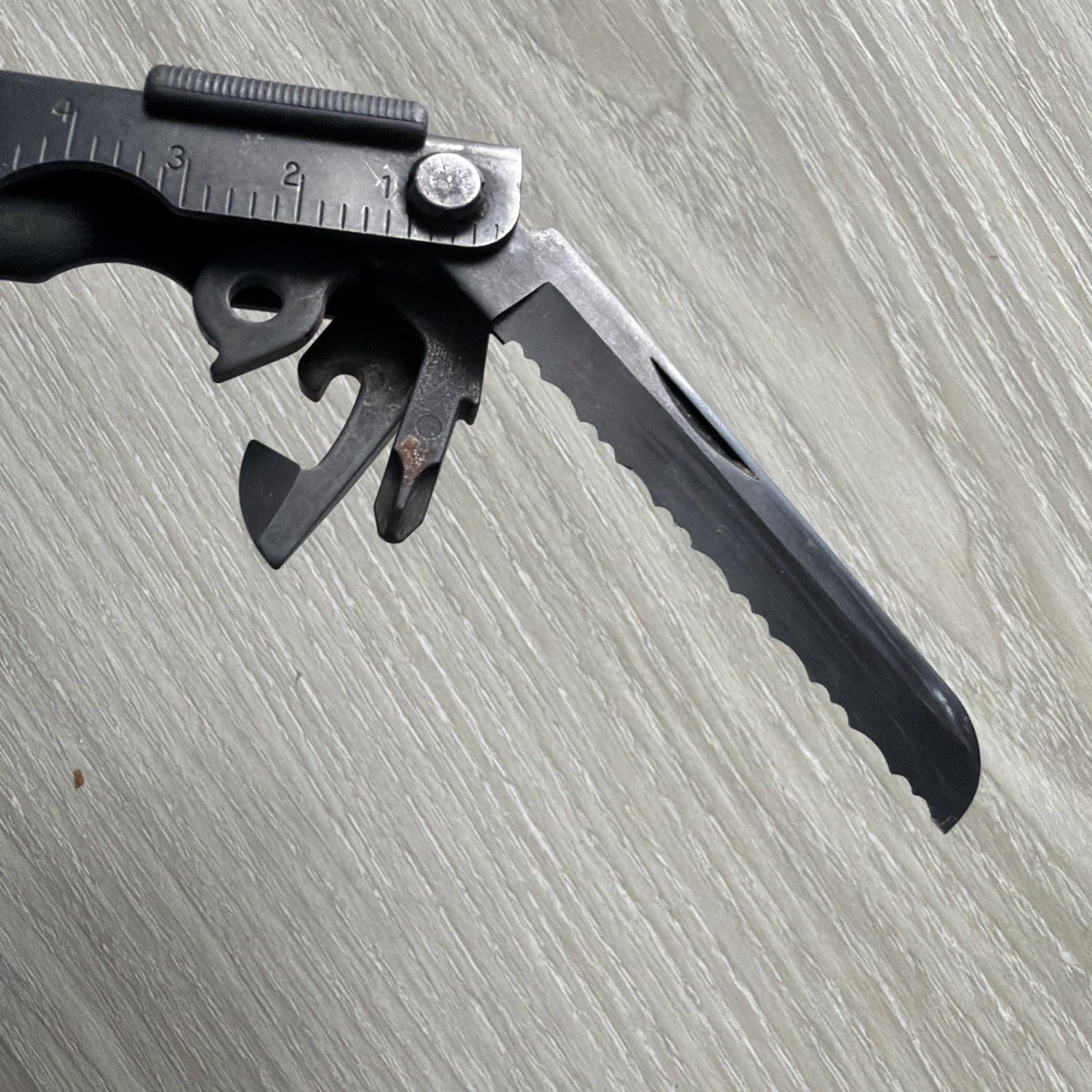Gerber MP600 Multi-Tool Needle Nose Pliers Black Oxide W/ Sheath Tools Pictured
