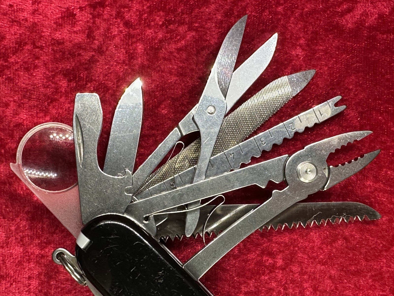 Victorinox SwissChamp Black Swiss Army Knife 91mm 22 Tool 8 Layer (685)