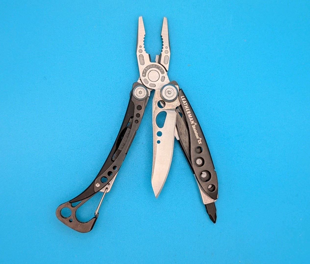 Leatherman Skeletool CX Multitool Plain Edge Knife! WITH SHEATH!