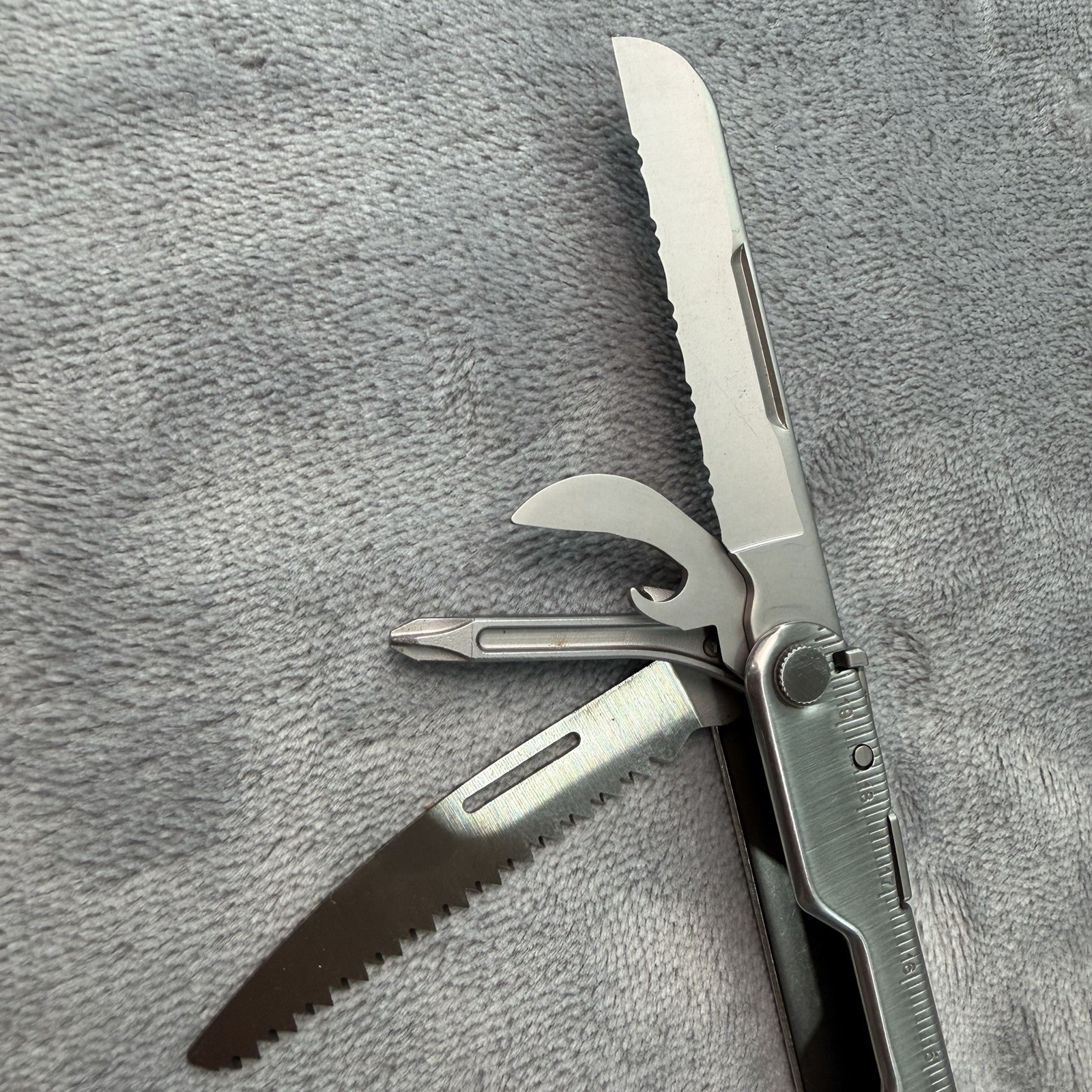 Leatherman Rebar Multi-Tool w Leather Sheath Exellent Unsued Condition B445