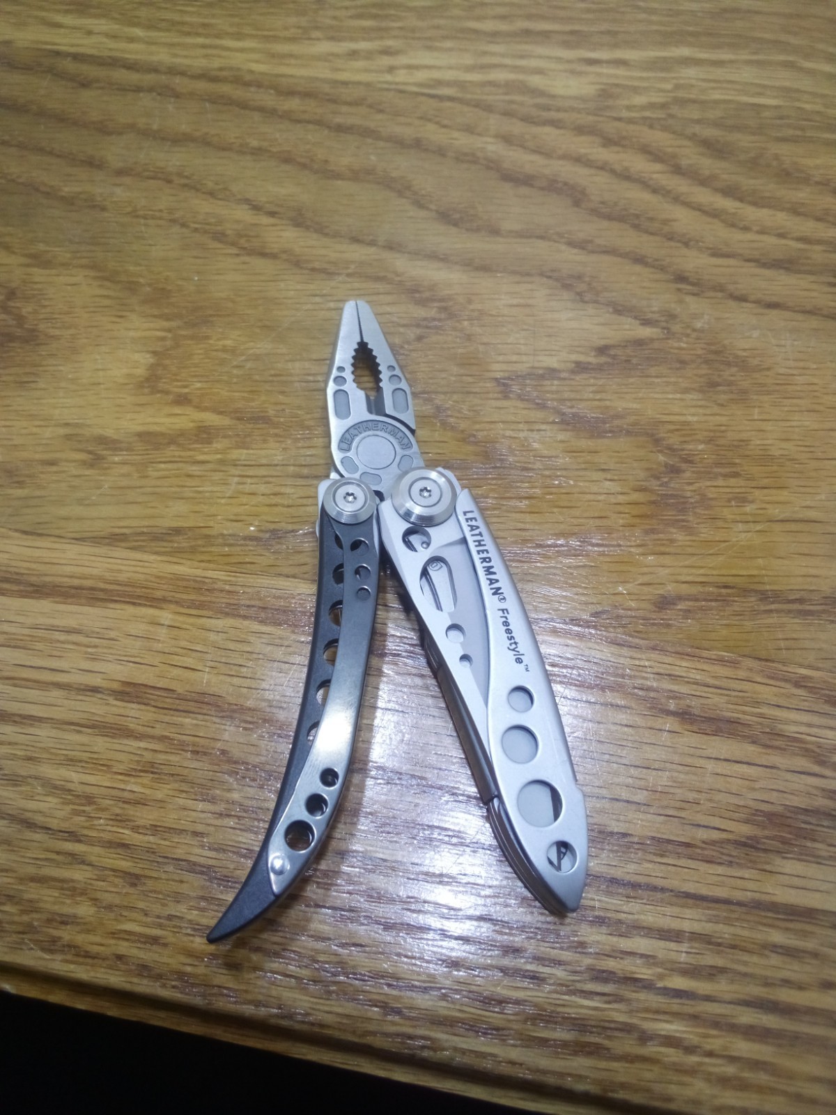 leatherman multi tool Freestyle Many Tools