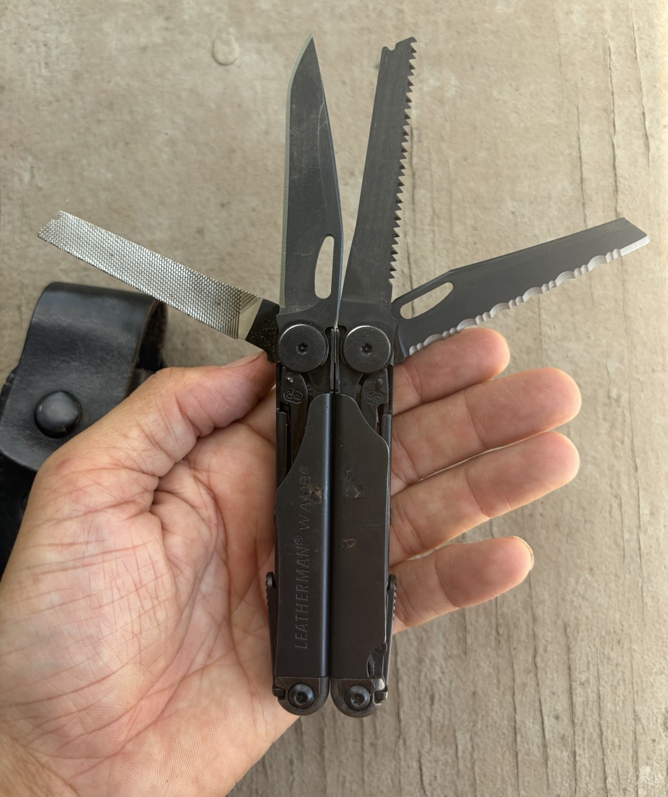 LEATHERMAN WAVE BLACK OXIDE STAINLESS STEEL FOLDING MULTI TOOL IN LEATHER SHEATH