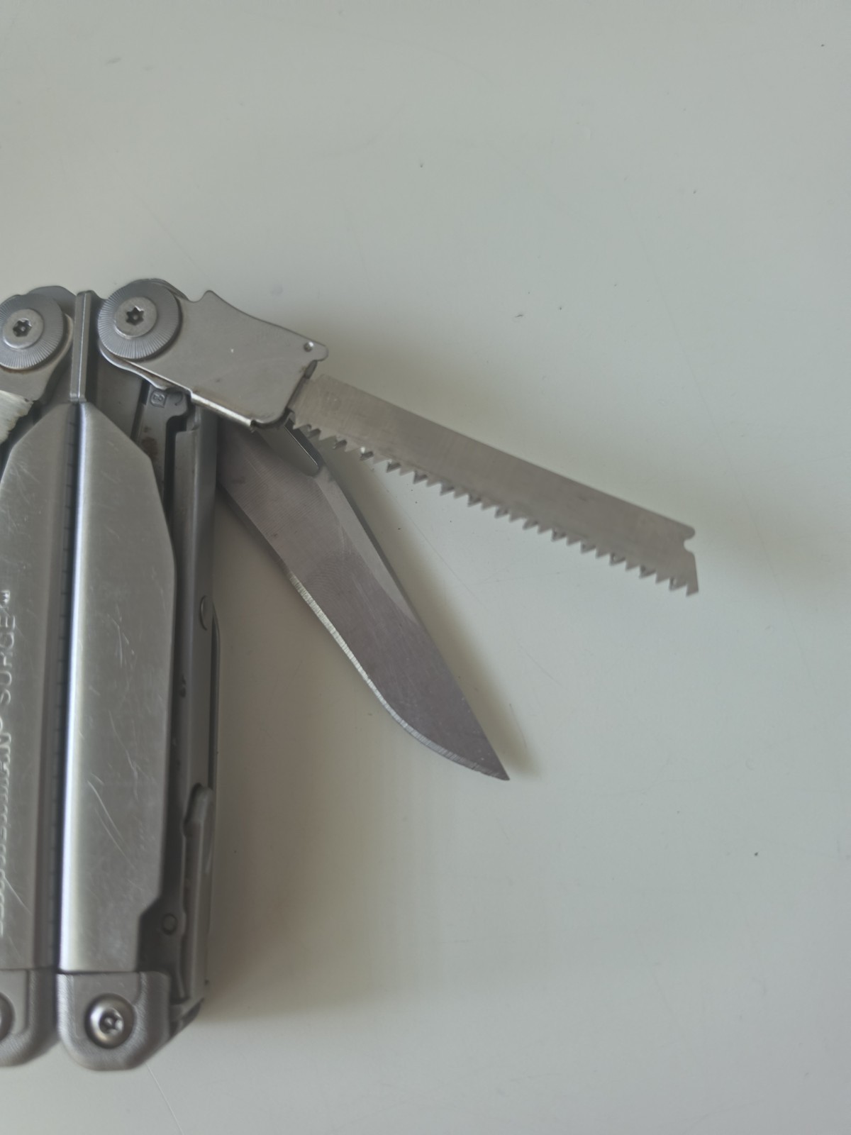 LEATHERMAN SURGE 19-In-1 Heavy Duty Multitool Locking Blade Xchanger