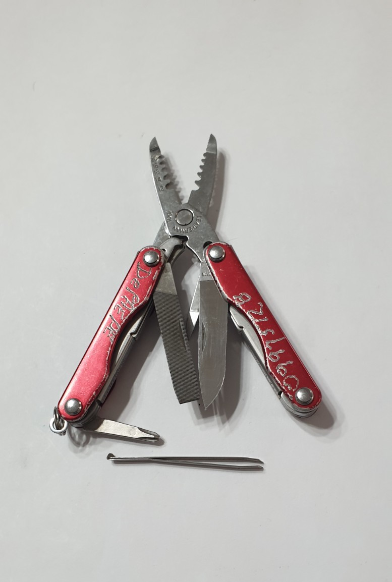 🔥 Leatherman Squirt E4 Stainless Multitool Red Rare Retired RadioShack
