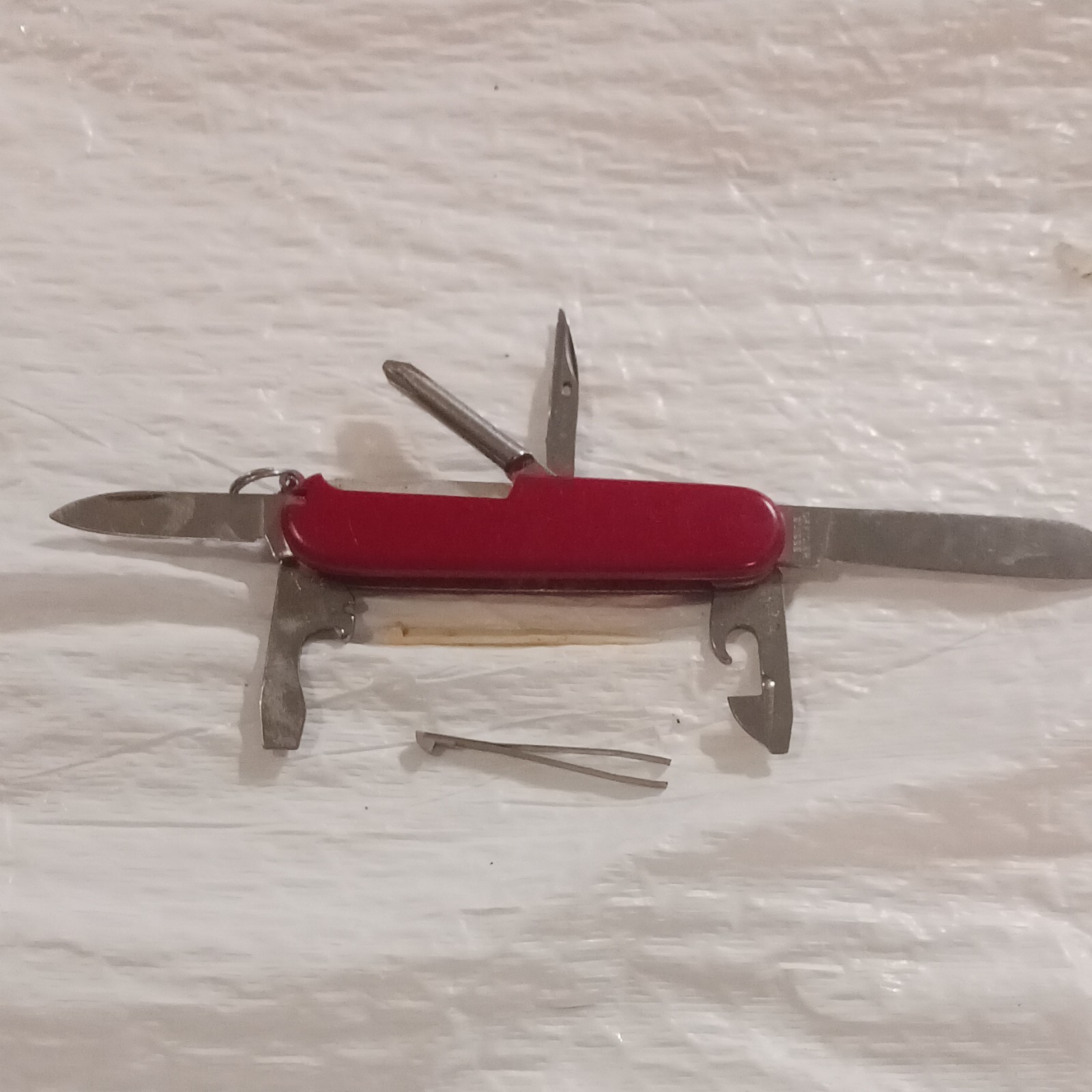 Victorinox Classic SD Swiss Army Multi-Tool Red 6-Tool Keyring 2in Blade