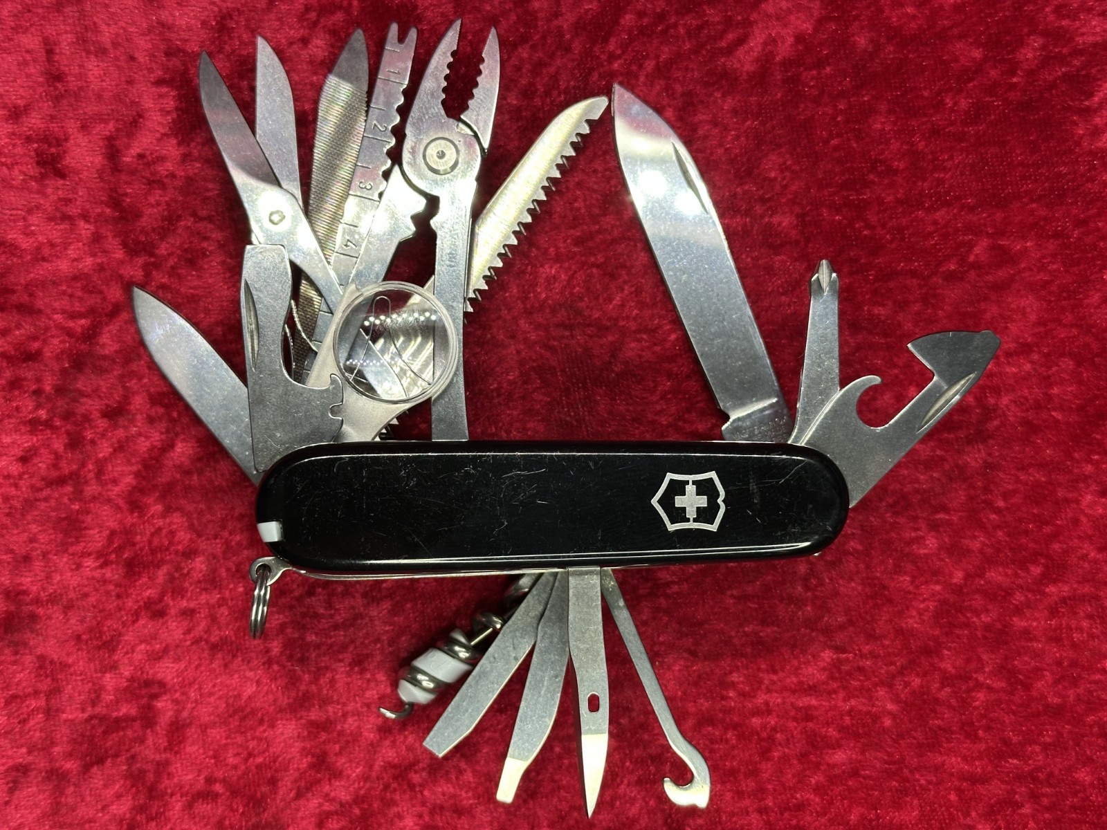 Victorinox SwissChamp Black Swiss Army Knife 91mm 22 Tool 8 Layer (685)