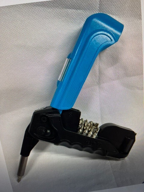 Kelvin Everyday Multi-Tool 17 Tools In 1 Flashlight Screwdriver Hammer Blue NEW