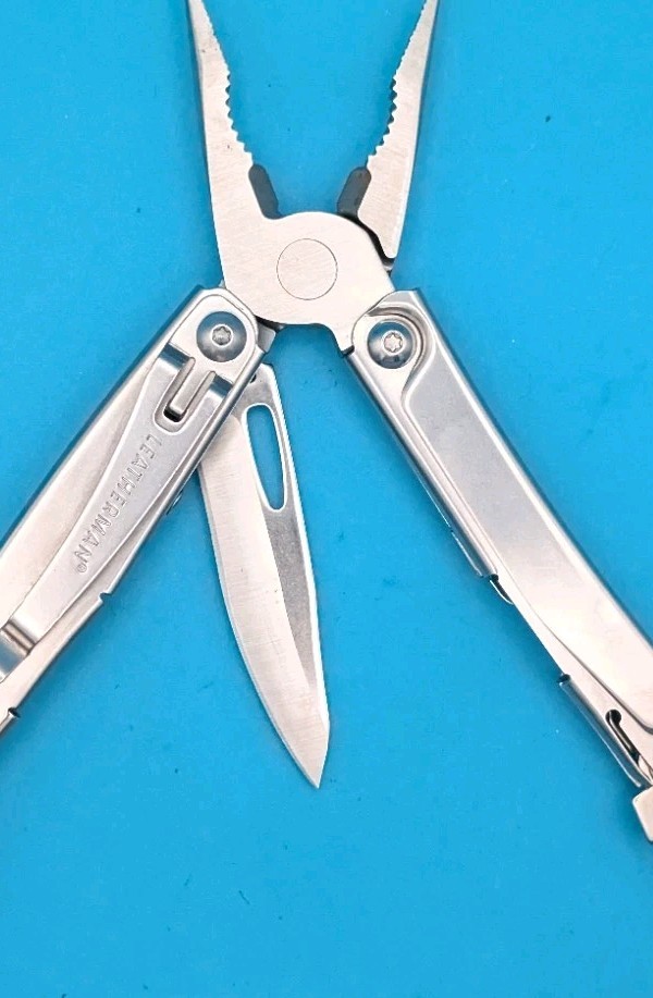 Leatherman Bolster 13 Tool Stainless Steel Multi-Tool!
