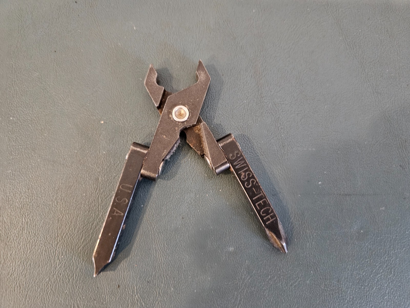 VINTAGE SWISS TECH MICRO PLUS POCKET MULITY TOOL