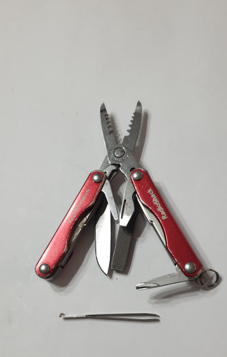 🔥 Leatherman Squirt E4 Stainless Multitool Red Rare Retired RadioShack