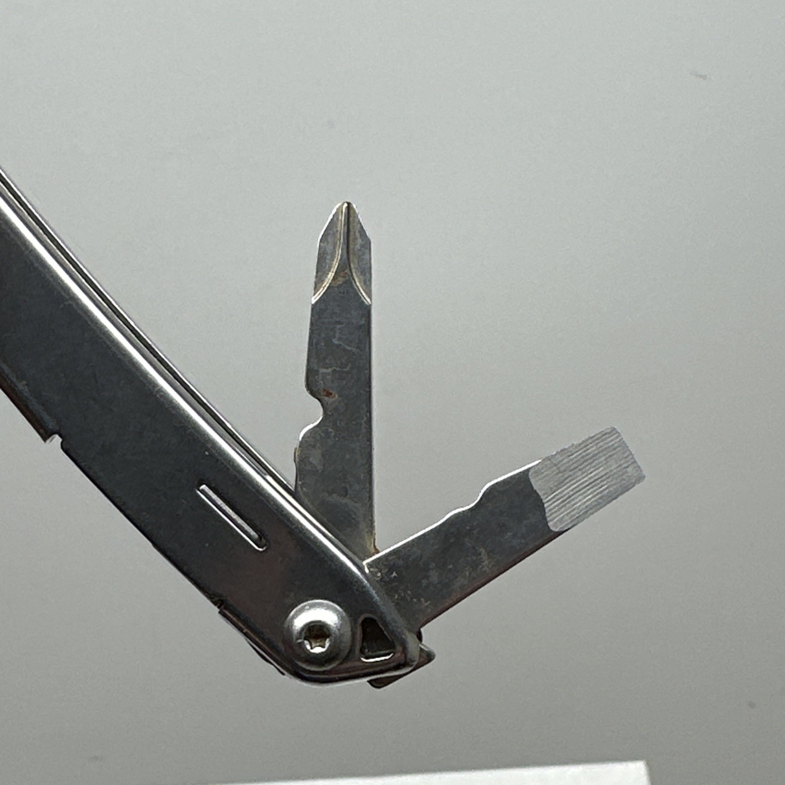 LEATHERMAN WINGMAN MULTI TOOL PLIERS KNIFE W/ SCISSORS