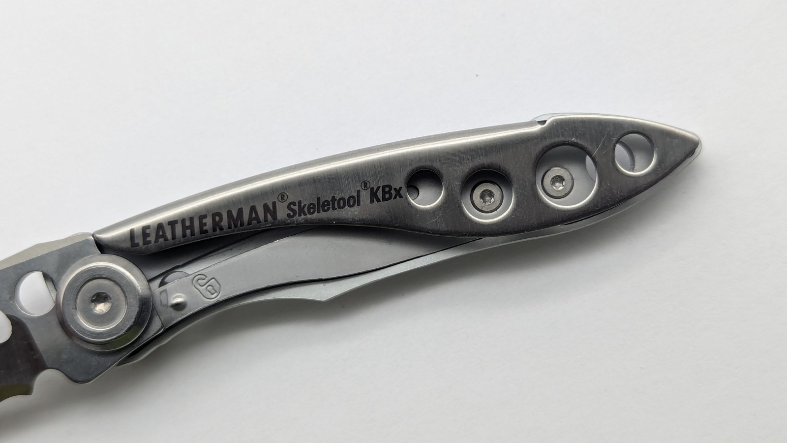 Leatherman Skeletool KBX SILVER Multi Tool SMALL Knives PRE OWNED NICE LOOK READ