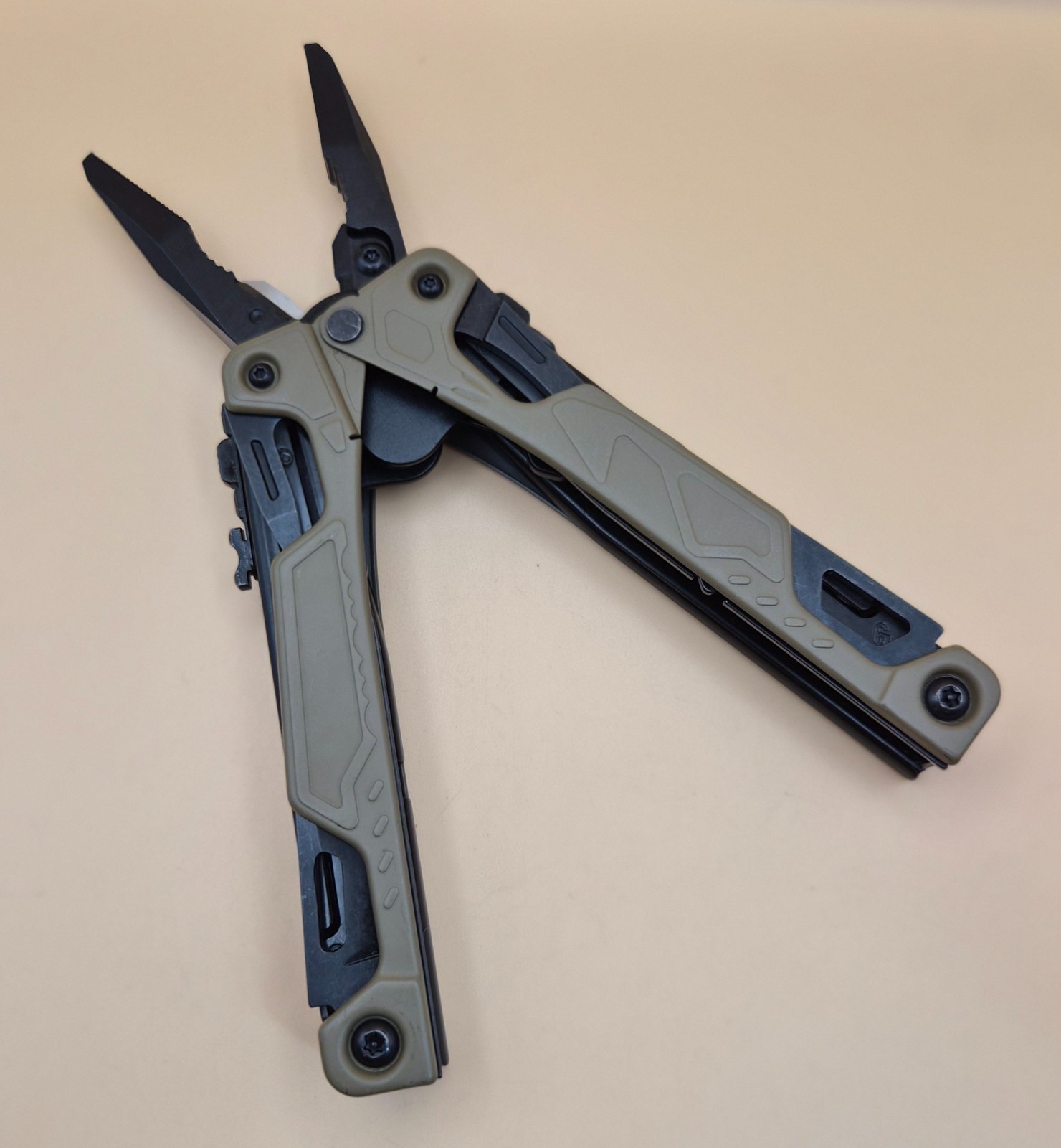 Retired Leatherman OHT Multi-tool Coyote Tan – Good Condition, New Sheath