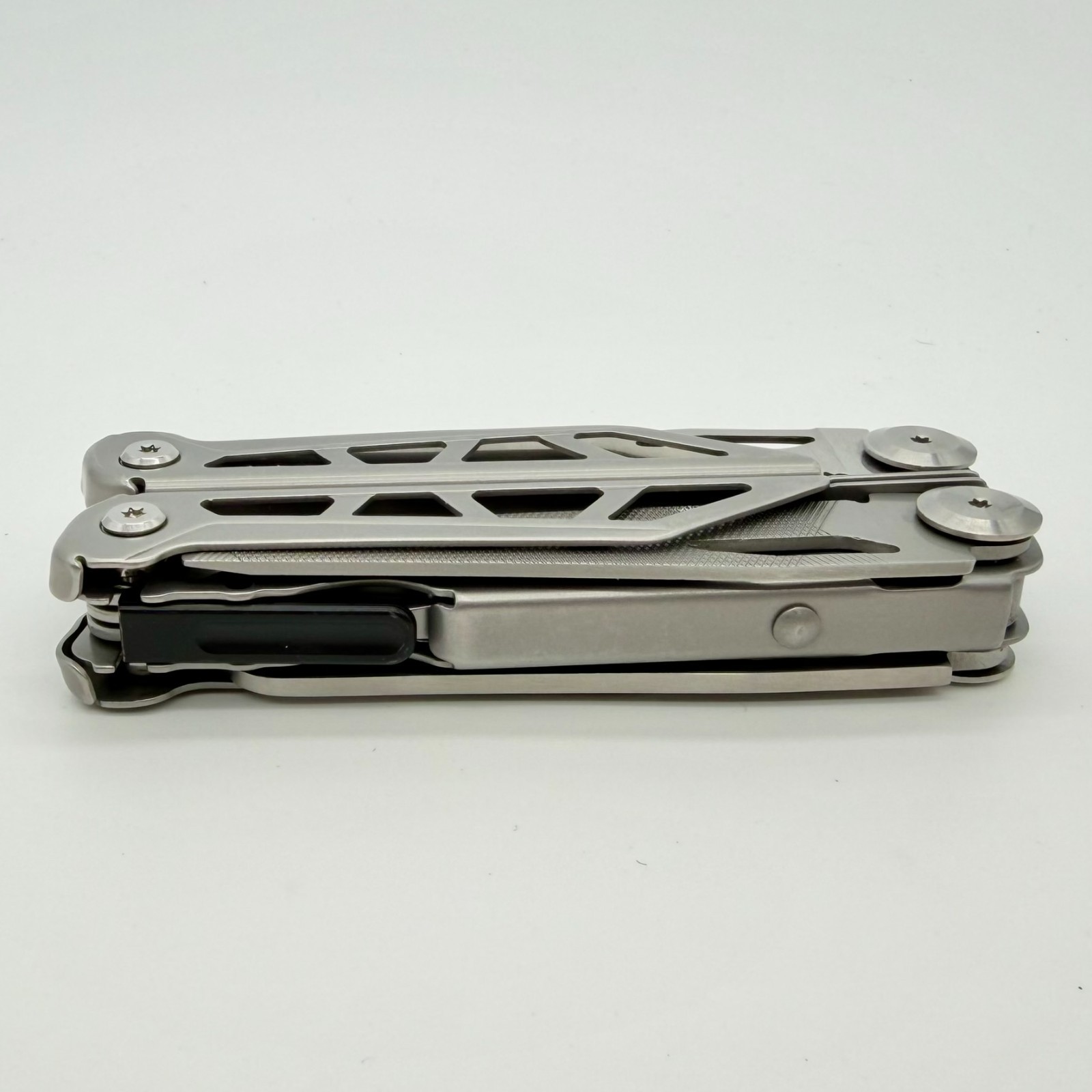 PERWIN 17-in-1 Multi-Tool Pliers Pocket Knife Saw Scissors File Self-Locking EDC