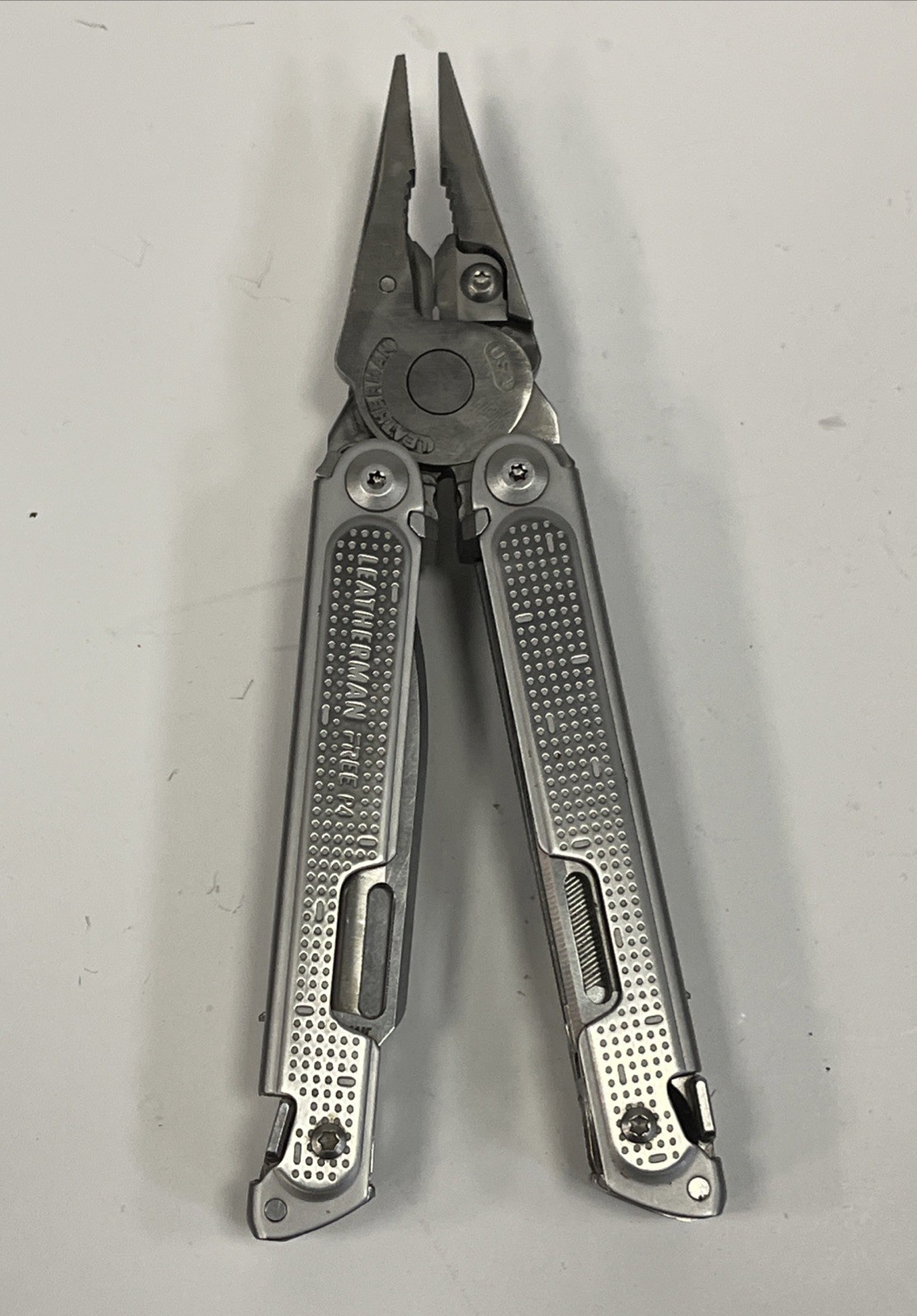 Leatherman Free P4 Multitool Multi-Tool Pliers Tool