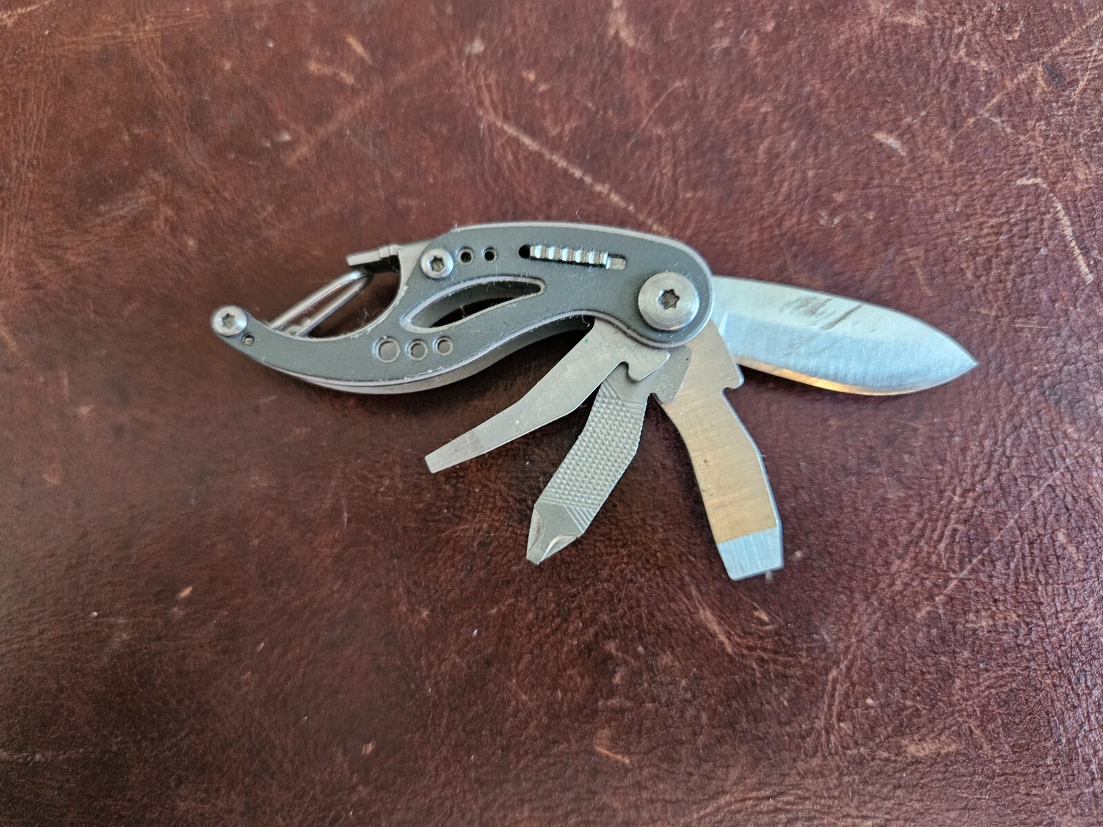 One Gerber Curve Mini Keychain Multi-Tool TSA