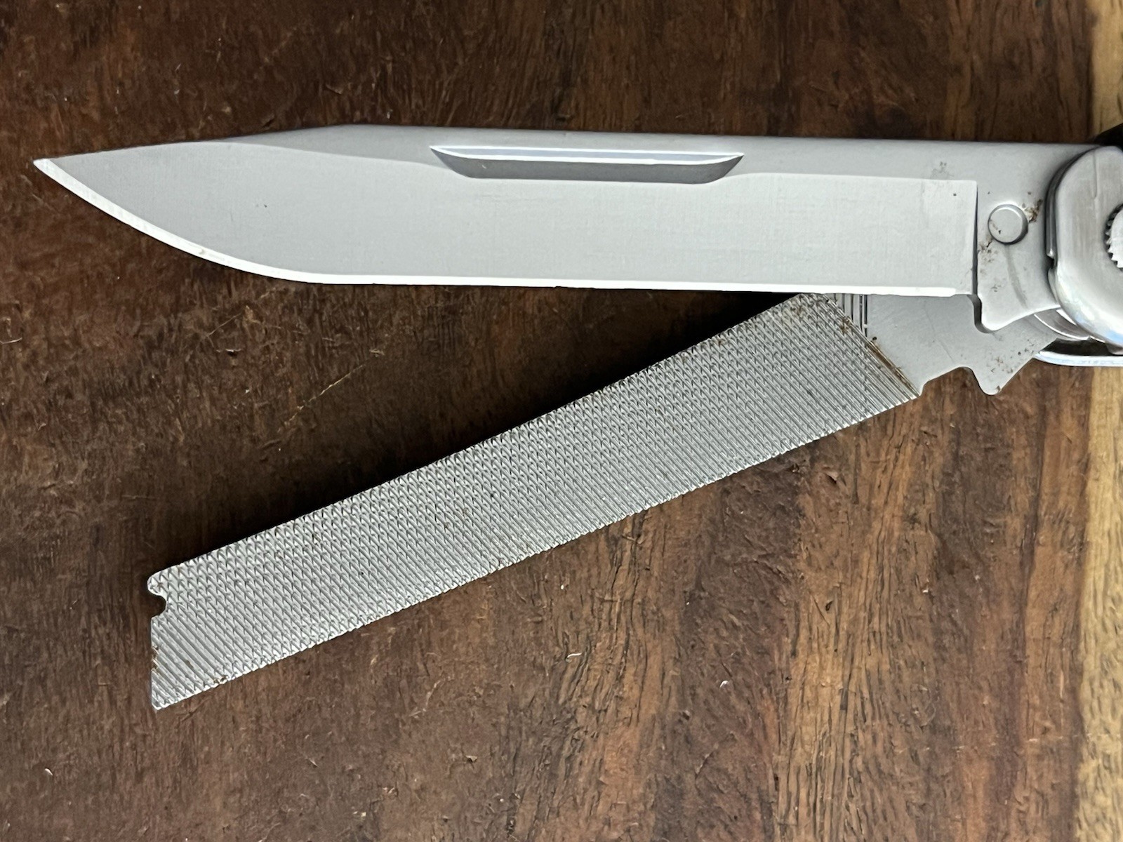Leatherman Super Tool 300 Multitool w/Beautiful Sheath