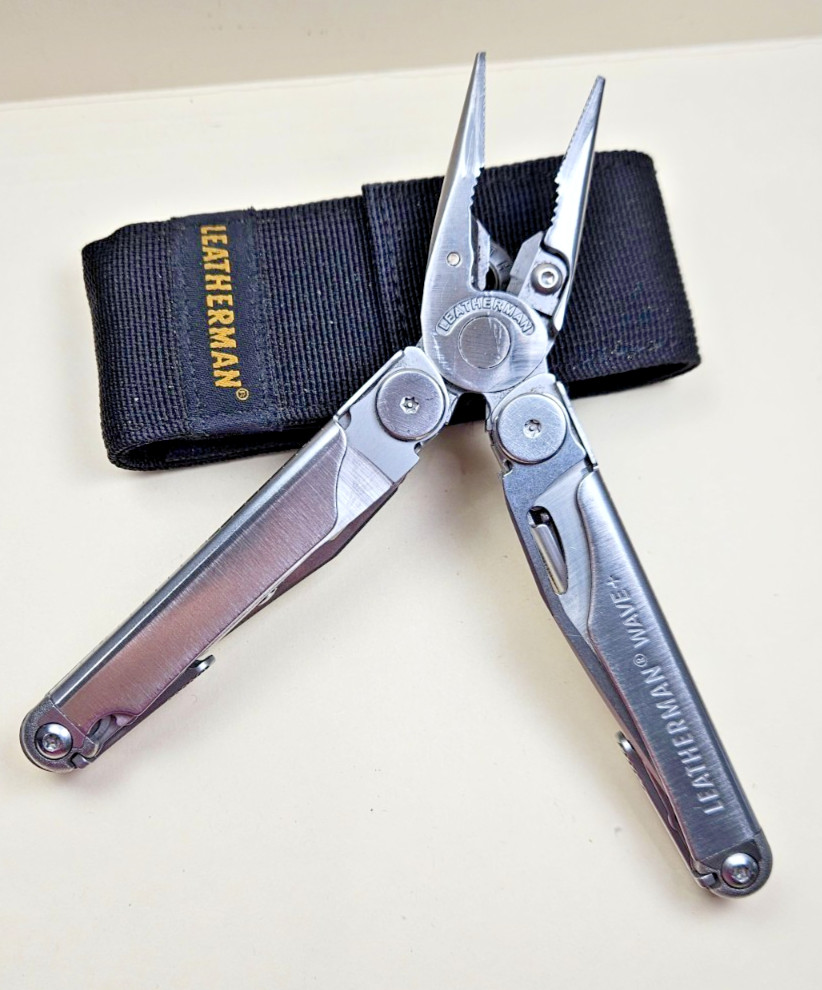 Leatherman Wave + Plus Multi-Tool 18 in 1, Great Condition with Sheath