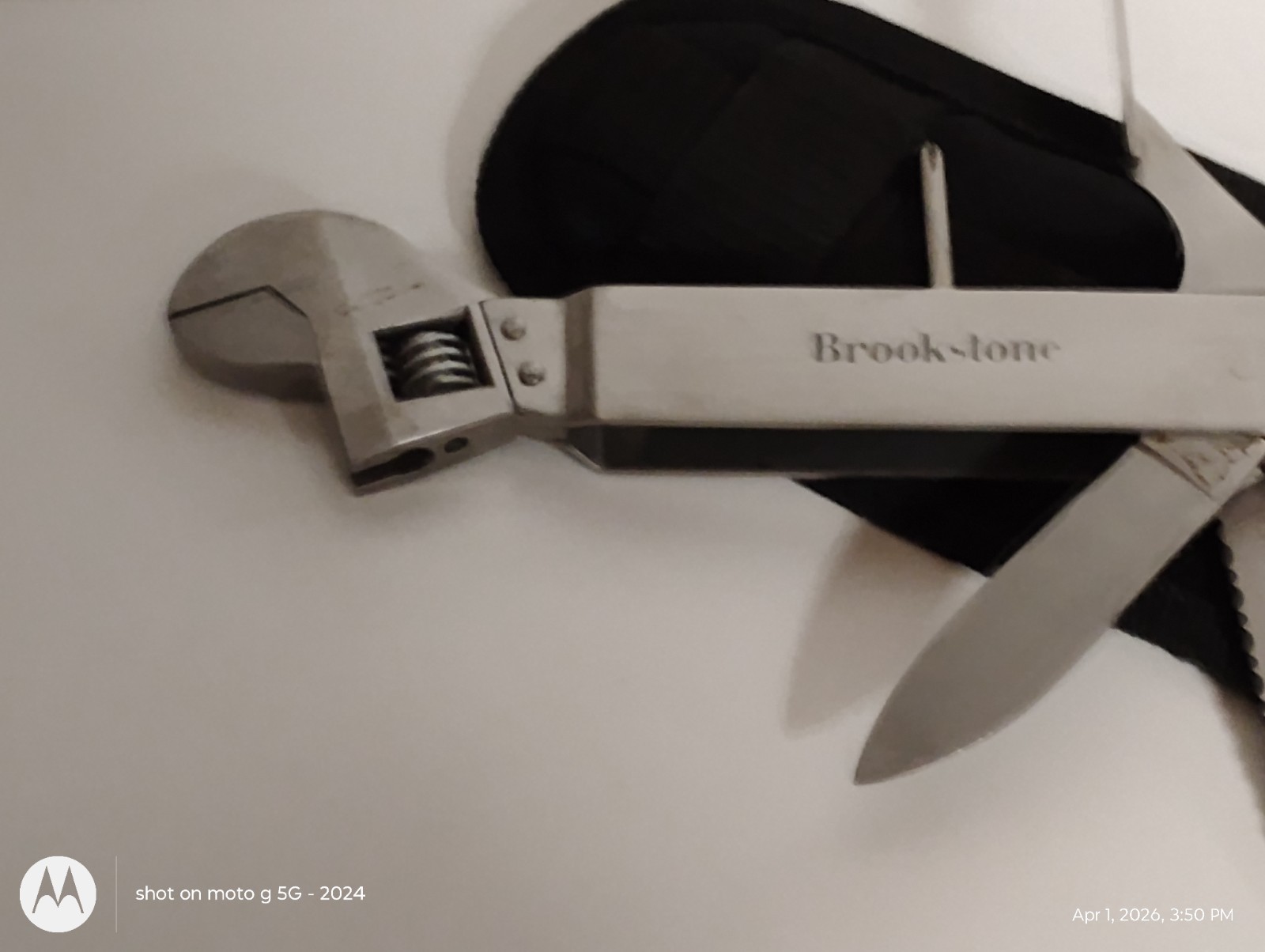 BROOKSTONE 8IN1 MULTITOOL WITH BLADE, & CASE, SILVER COLOR STAINLESS , ( OF