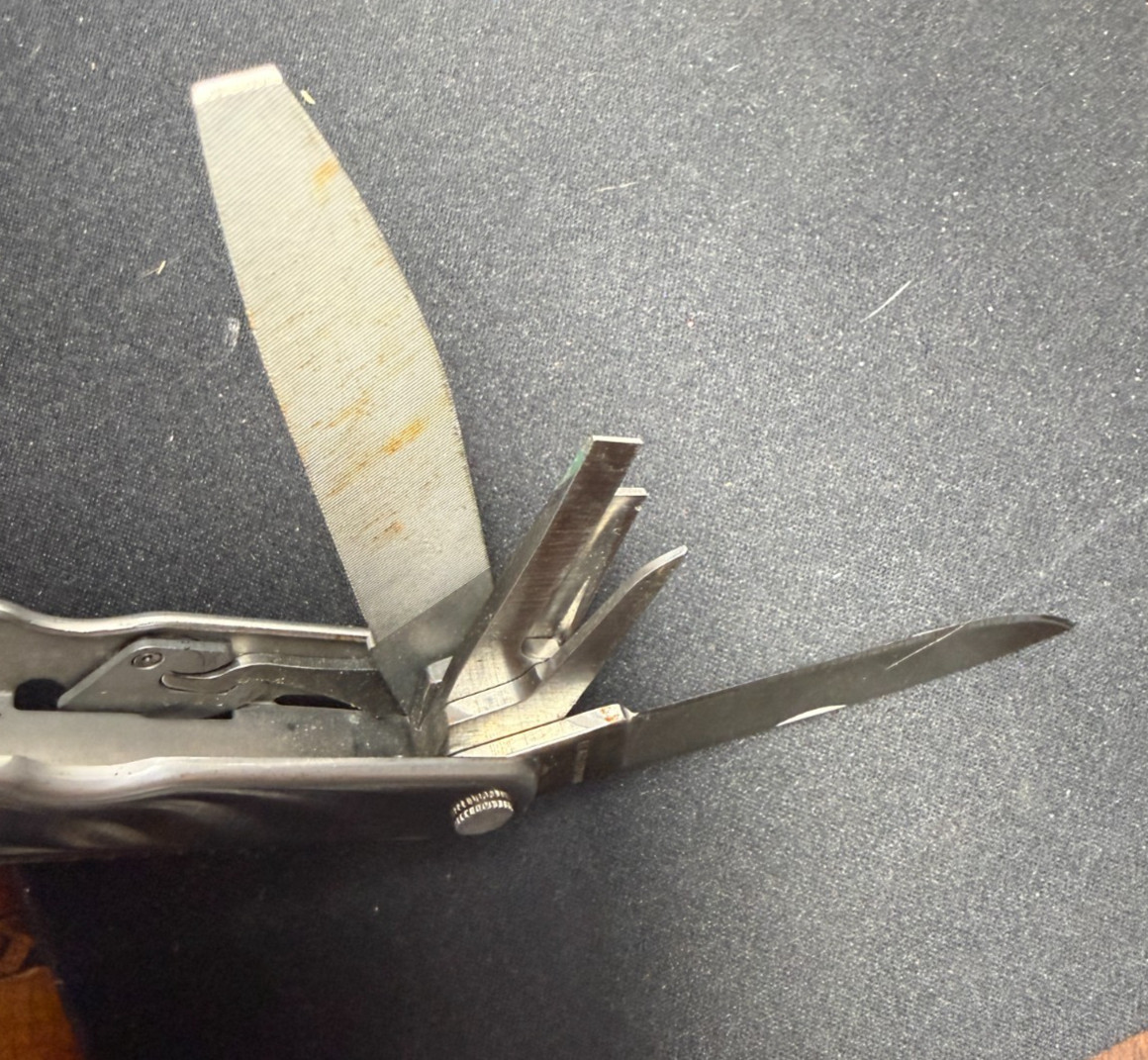 Leatherman Super Tool 200 Multi-Tool USA with Pouch