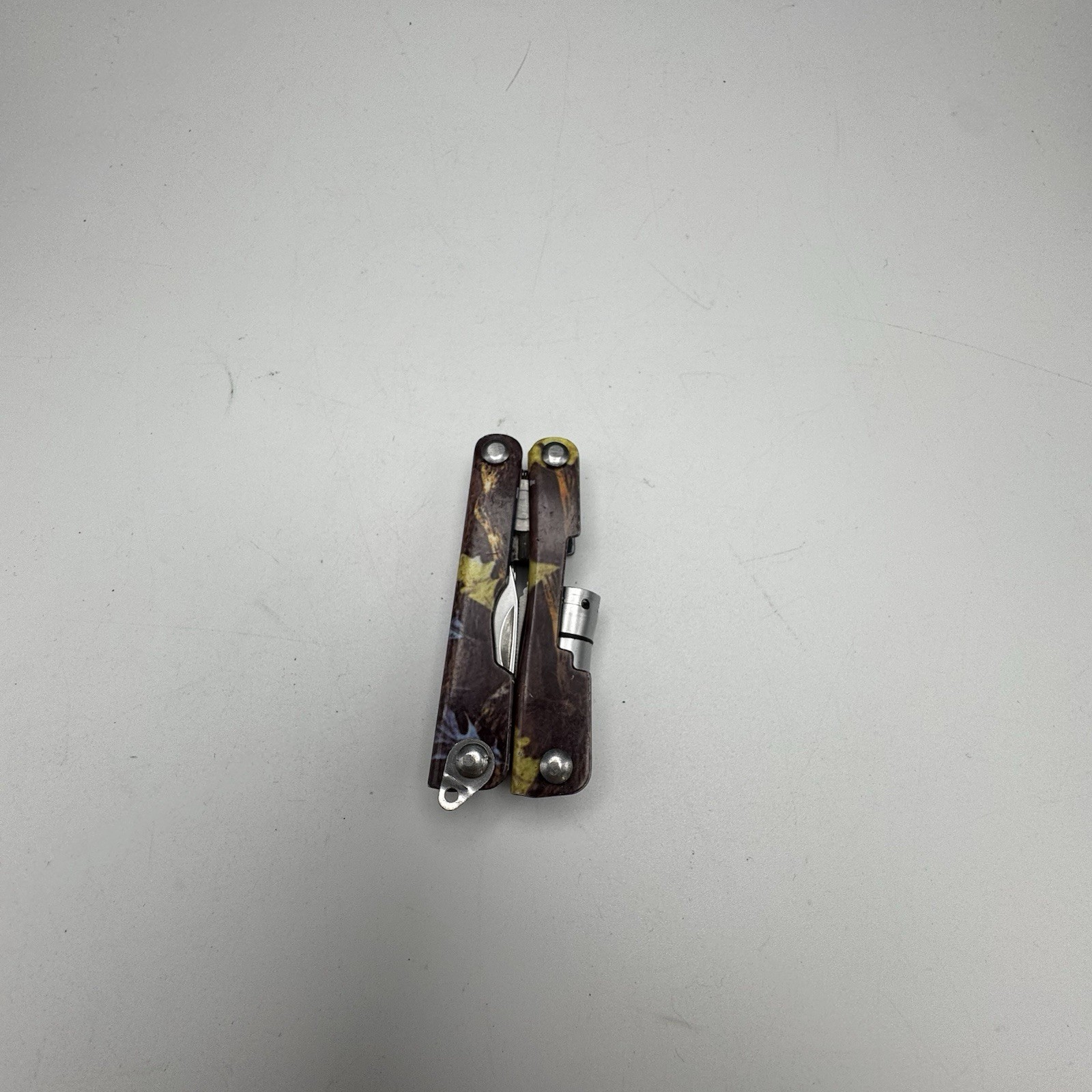 Camouflage Multi-Tool With Light