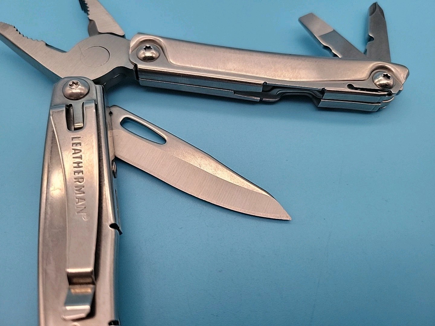 Leatherman Bolster Multi-Tool – Pliers, Knife, File, Screwdrivers, Bottle Opener