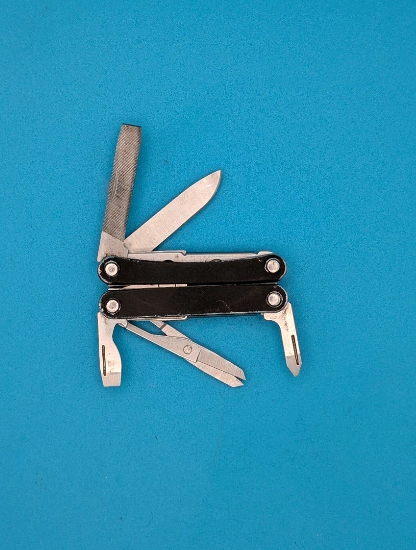 Leatherman SQUIRT PS4 Multi-Tool With Pliers Scissors Knife BLACK!