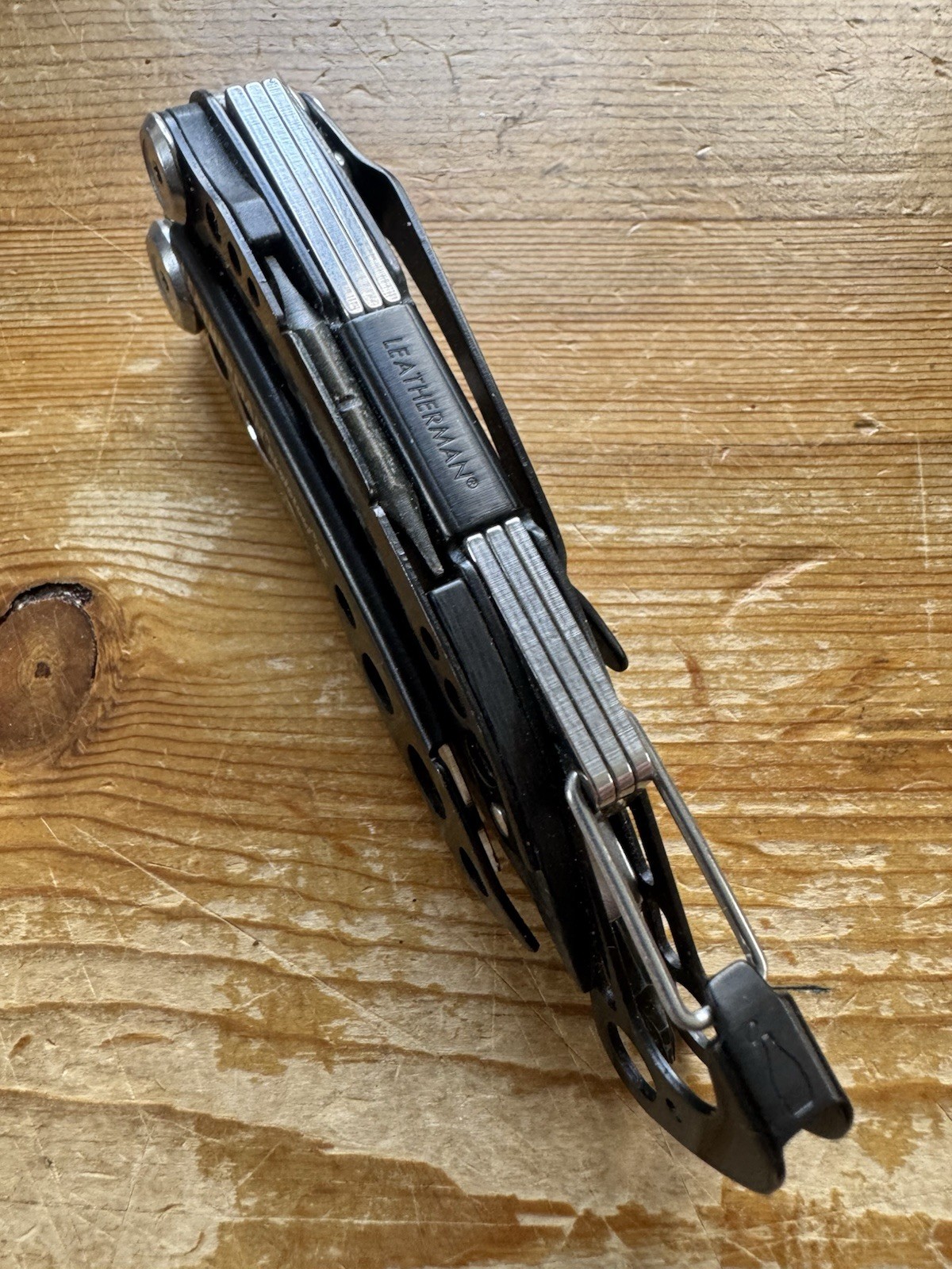 Leatherman Skeletool CX Multitool Plain Blade 154CM Steel Carbon Fiber