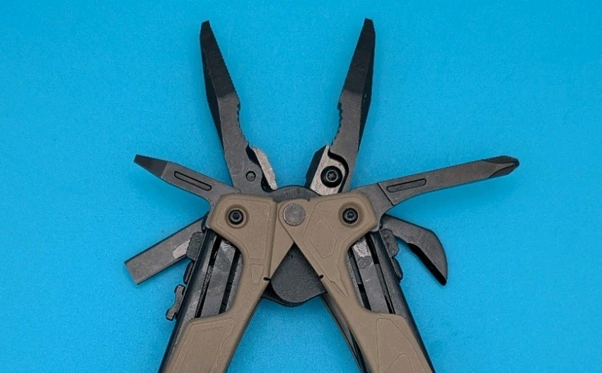 Leatherman OHT Multi-Tool Knife Discontinued! COYOTE TAN! WITH SHEATH!